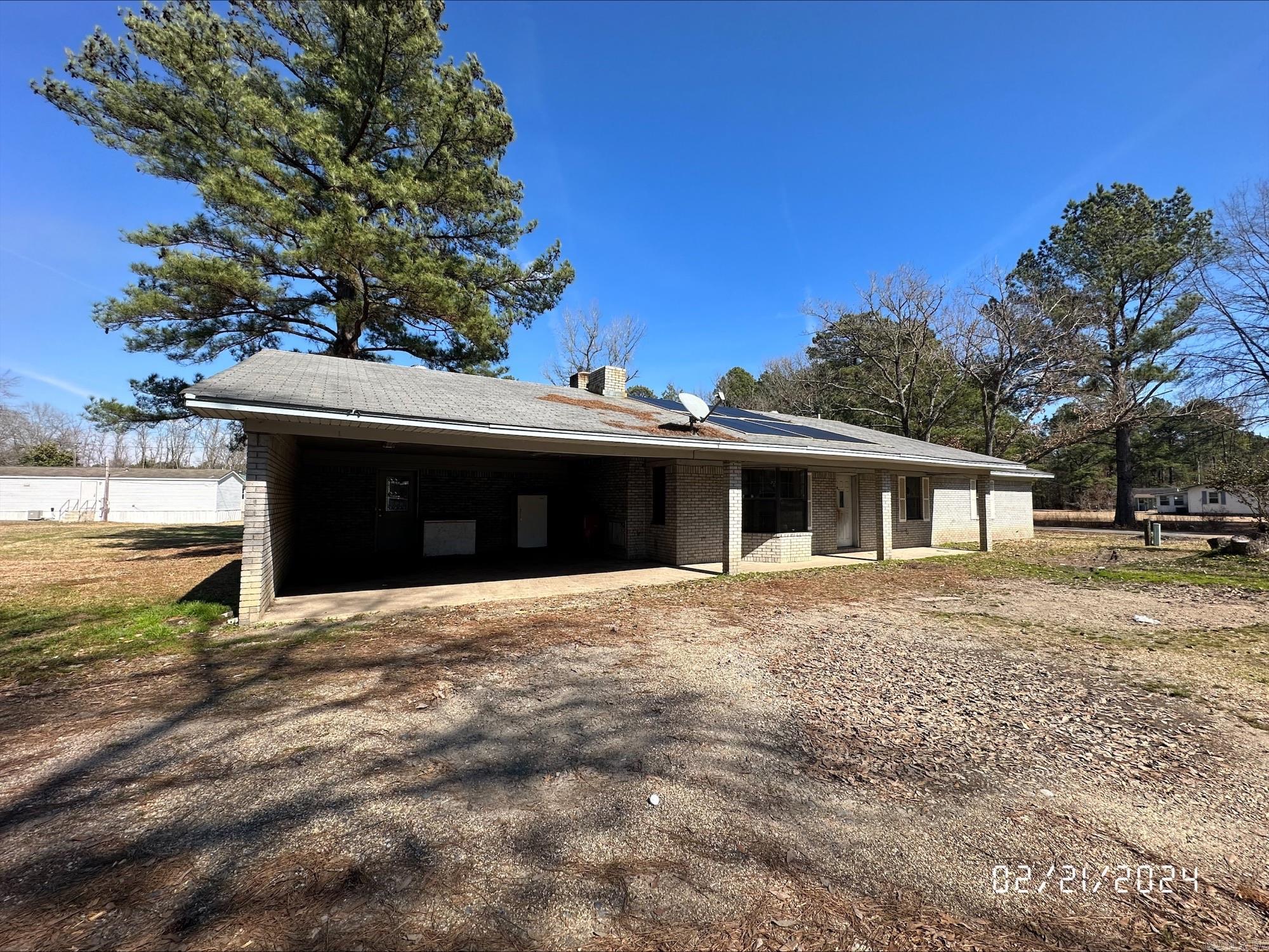 This spacious home is just waiting for someone to call it "home", it's located in a rural town a few miles outside of Hampton. The home has features such as a double carport, fireplace, vaulted ceilings in the living area, a office area and separate dining room. With a little work, this home could be brought back to life for a growing family or someone who just wants their elbow room. “All offers must be submitted by the buyer’s agent using the online offer management system. Access the system via the link below. A technology fee will apply to the buyer’s broker upon consummation of a sale.” Offer link to property: http://www.spsreo.com/?c=D00K