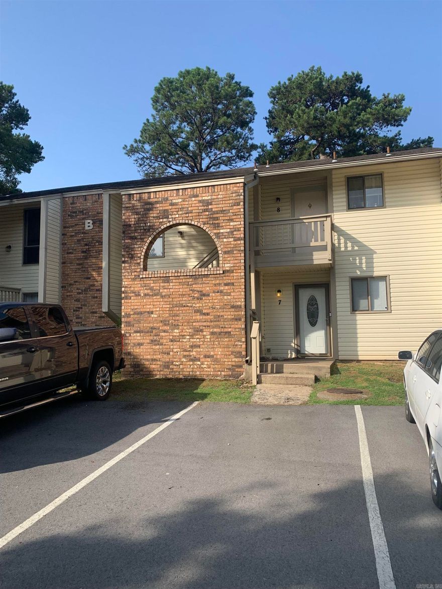 2 bedroom, 2 bath lower level unit/