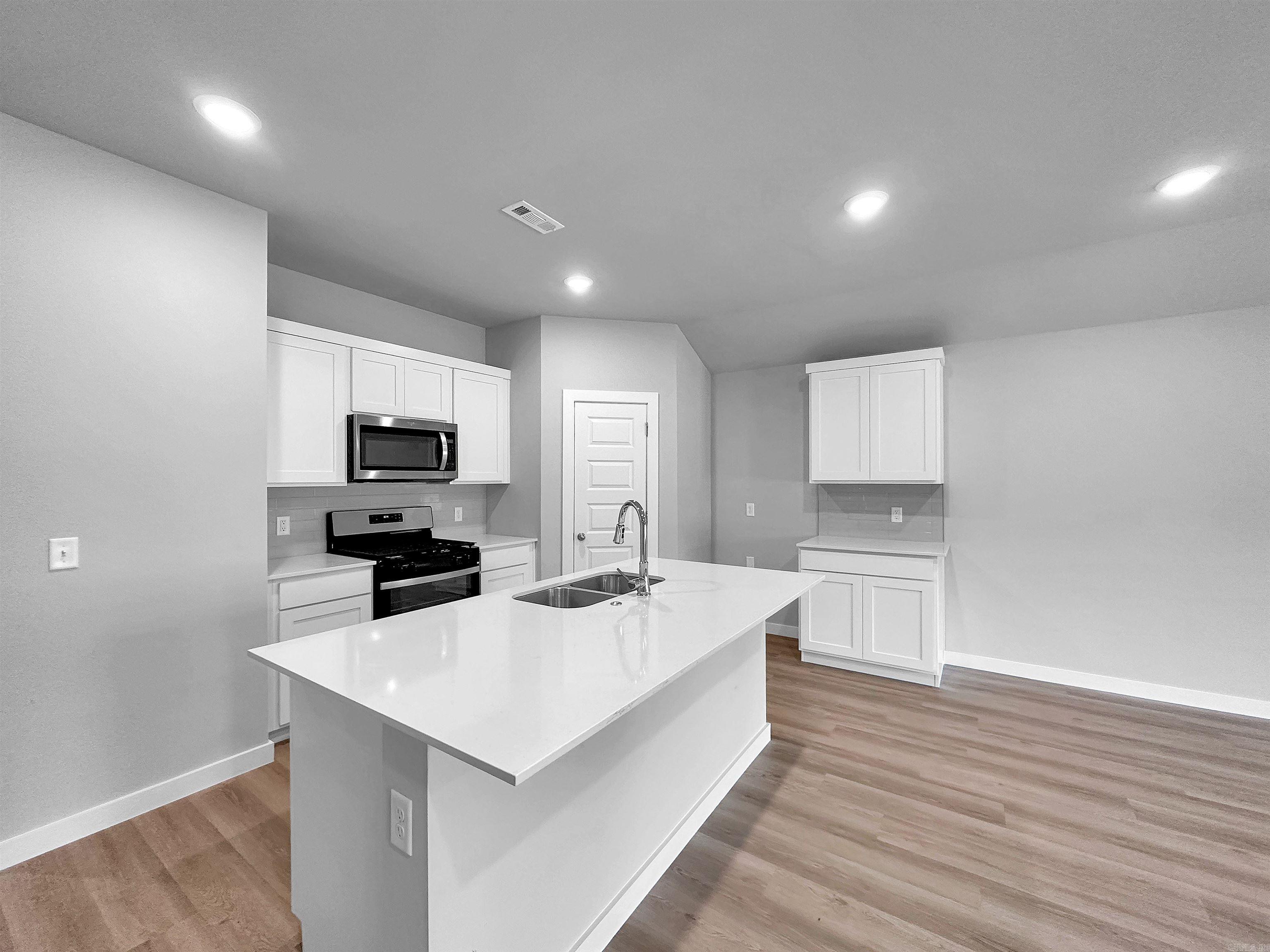 THE RESERVE AT COUNTRY CLUB PHAS - Residential