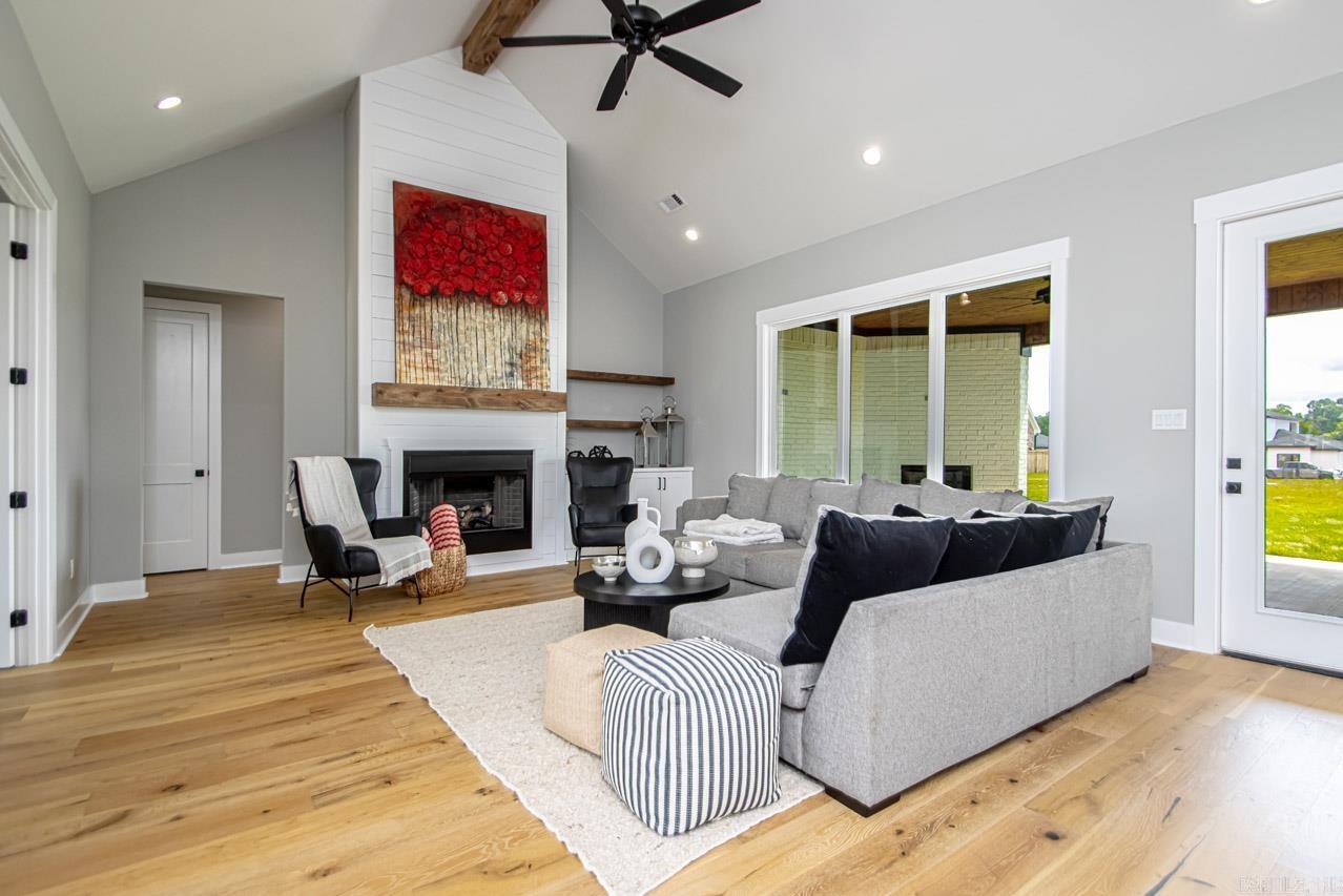 THE POINTE HURRICANE ESTATES - Residential