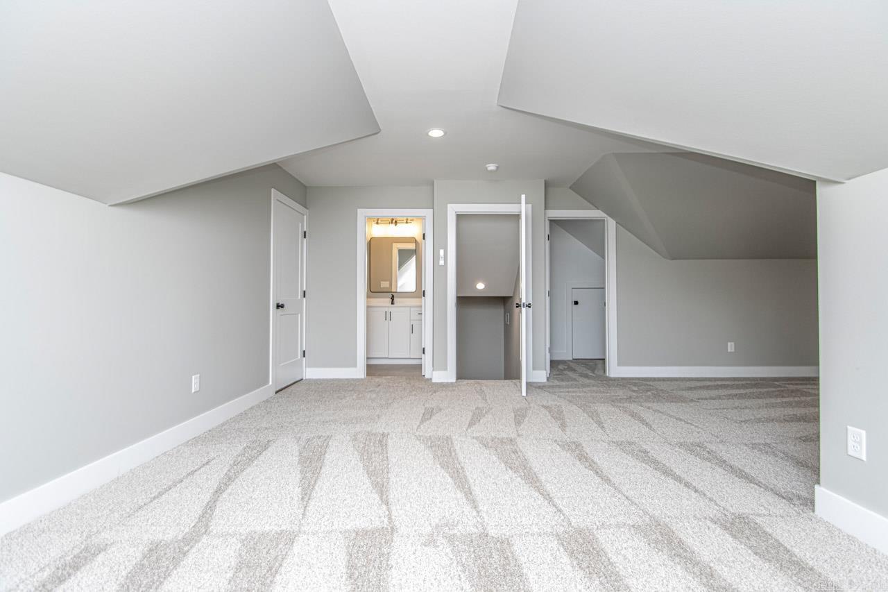 THE POINTE HURRICANE ESTATES - Residential