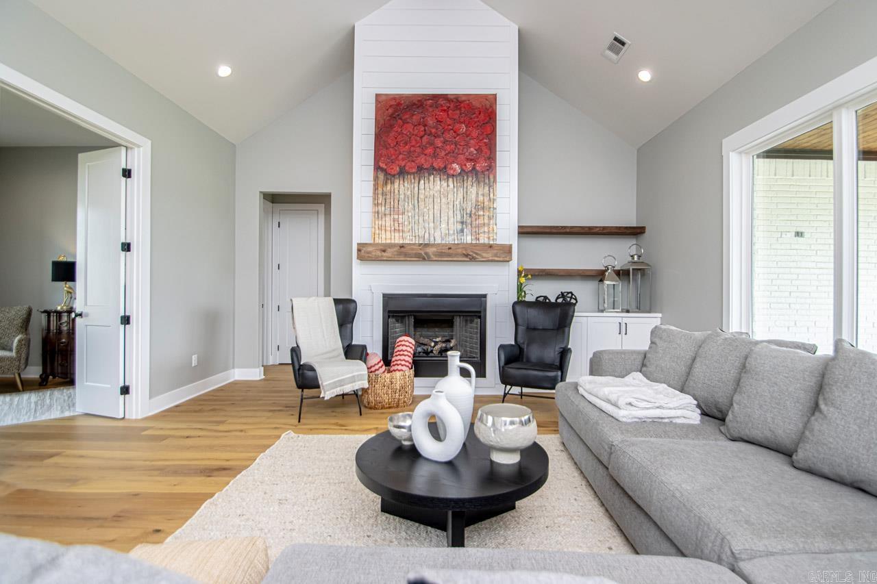 THE POINTE HURRICANE ESTATES - Residential