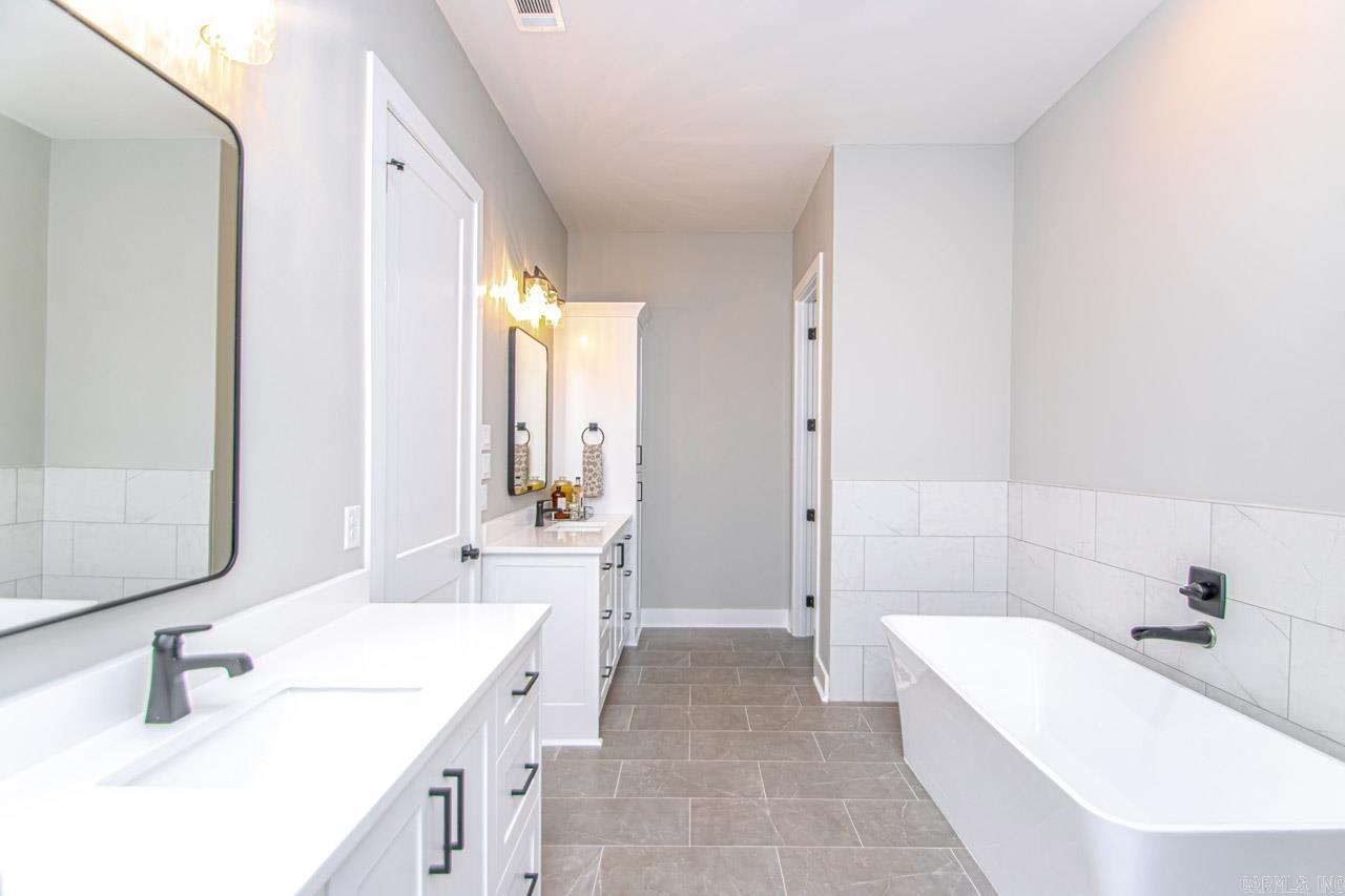 THE POINTE HURRICANE ESTATES - Residential