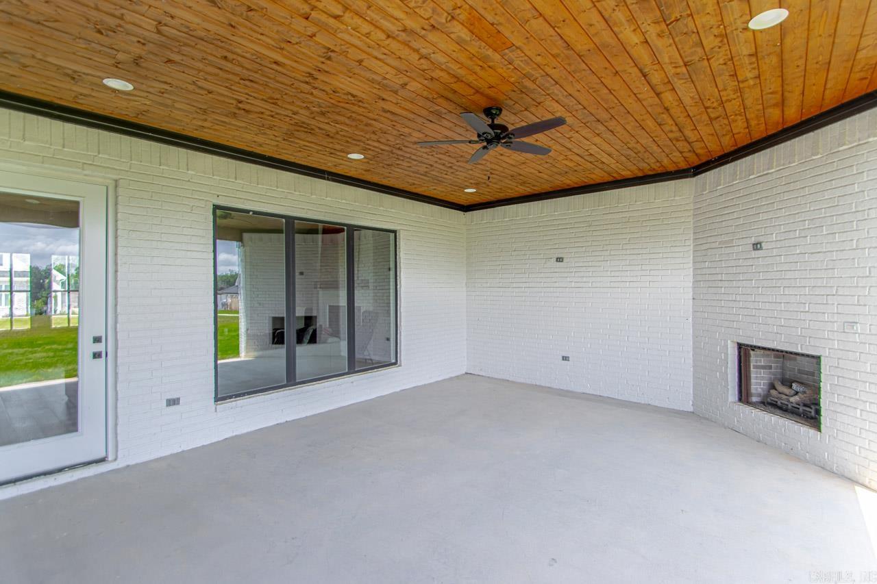 THE POINTE HURRICANE ESTATES - Residential