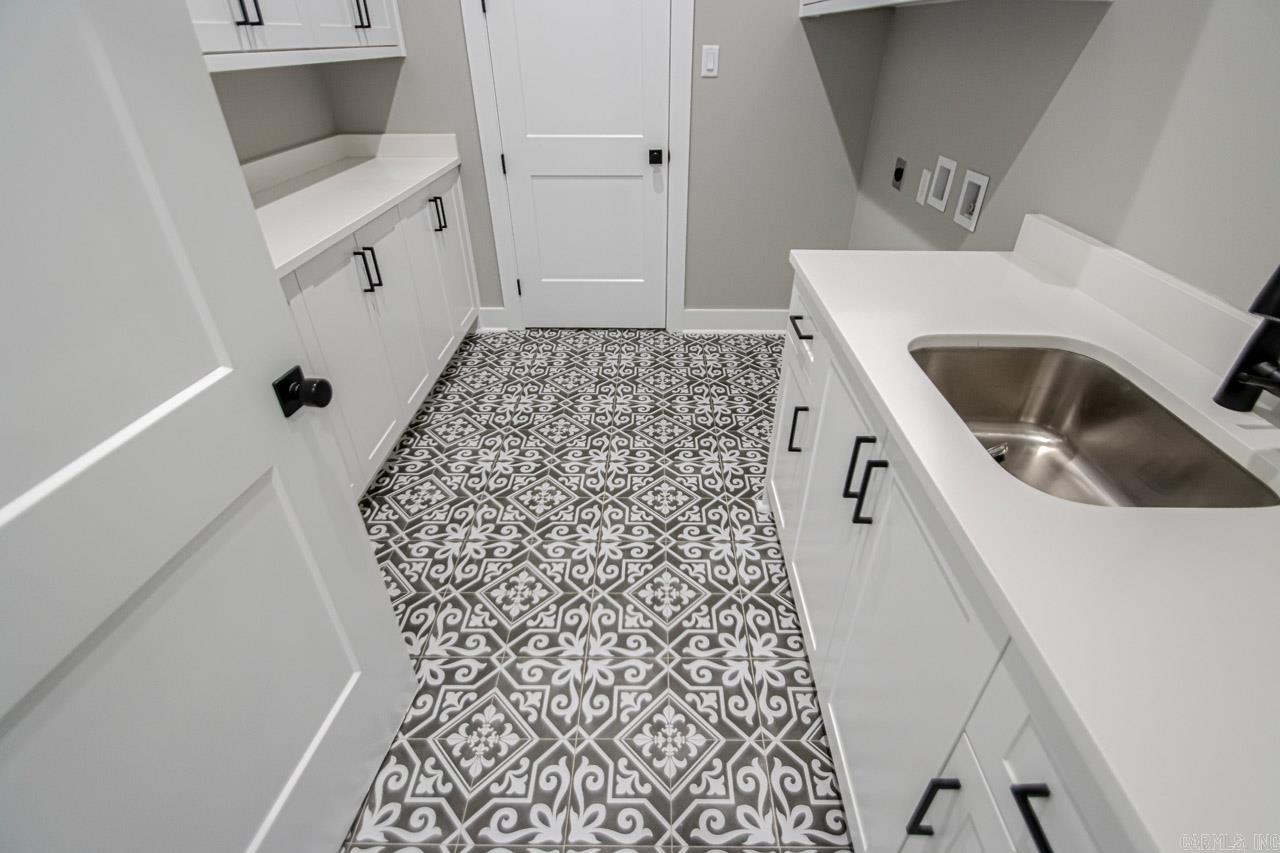 THE POINTE HURRICANE ESTATES - Residential