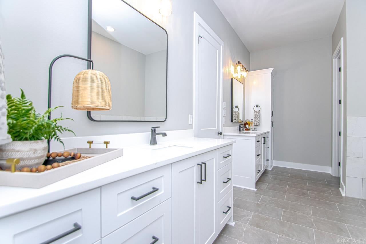 THE POINTE HURRICANE ESTATES - Residential