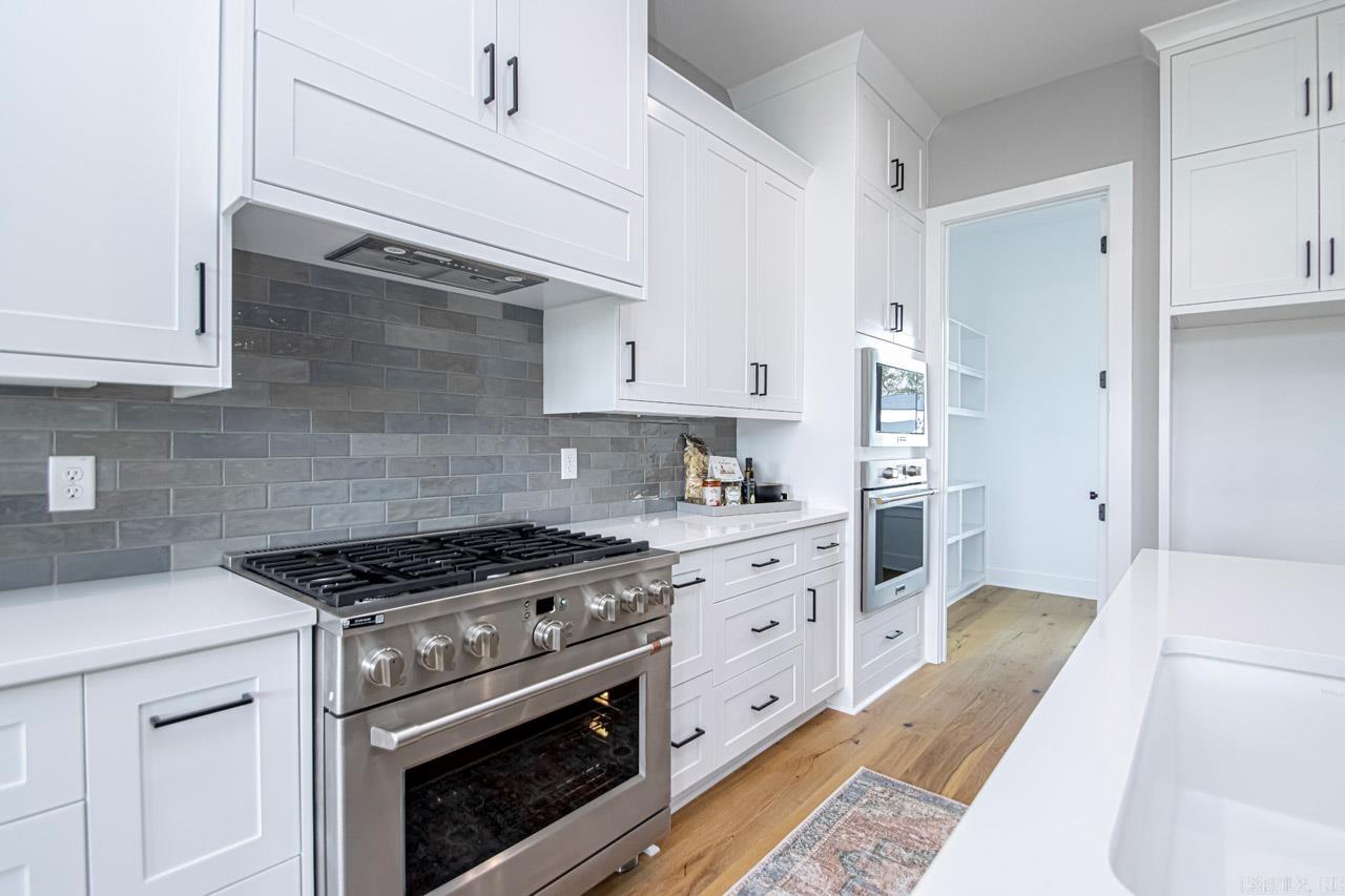 THE POINTE HURRICANE ESTATES - Residential