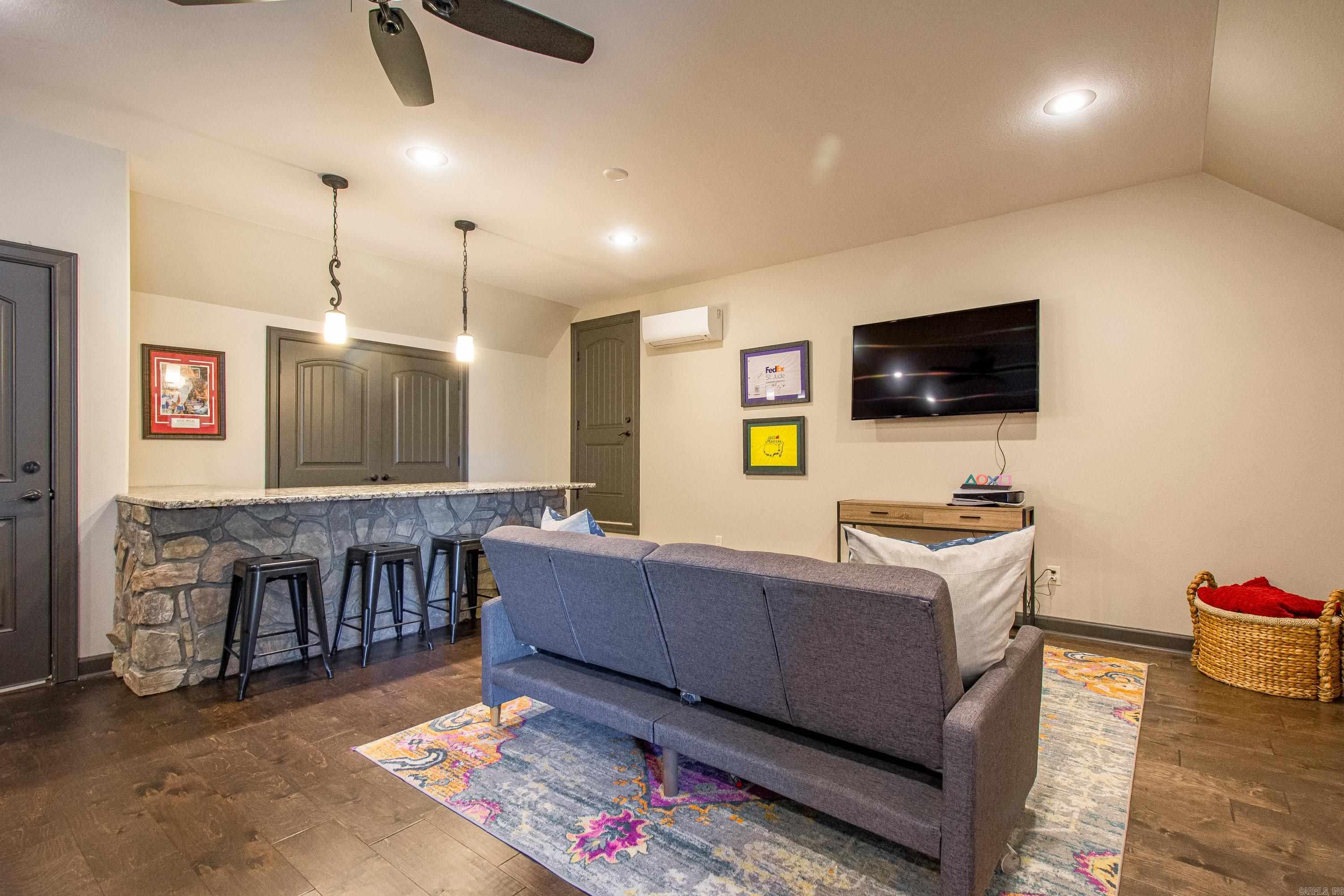 NORTH SHORE @ HURRICANE LAKE EST - Residential