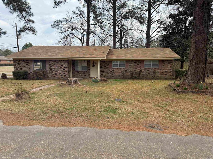 Cute 3 BR/2 BA brick home on a corner lot in a great subdivision. Fully fenced backyard w/ nice curb appeal & a 2 car garage. Well maintained, a must-see!