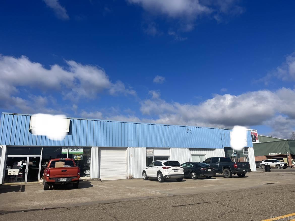 Mena - Commercial Sale