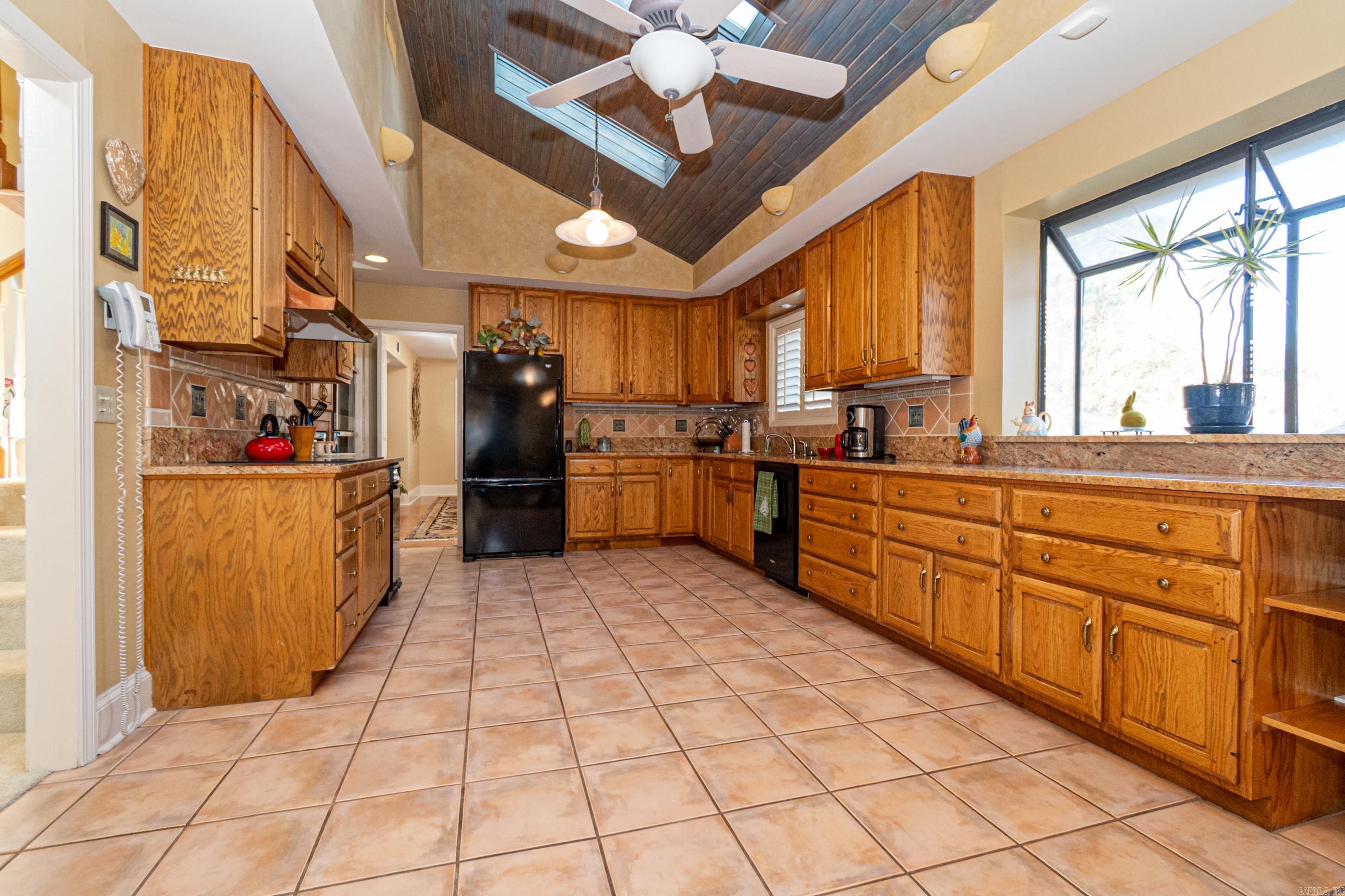 THOMPSON HEIGHTS 6TH S-D - Residential