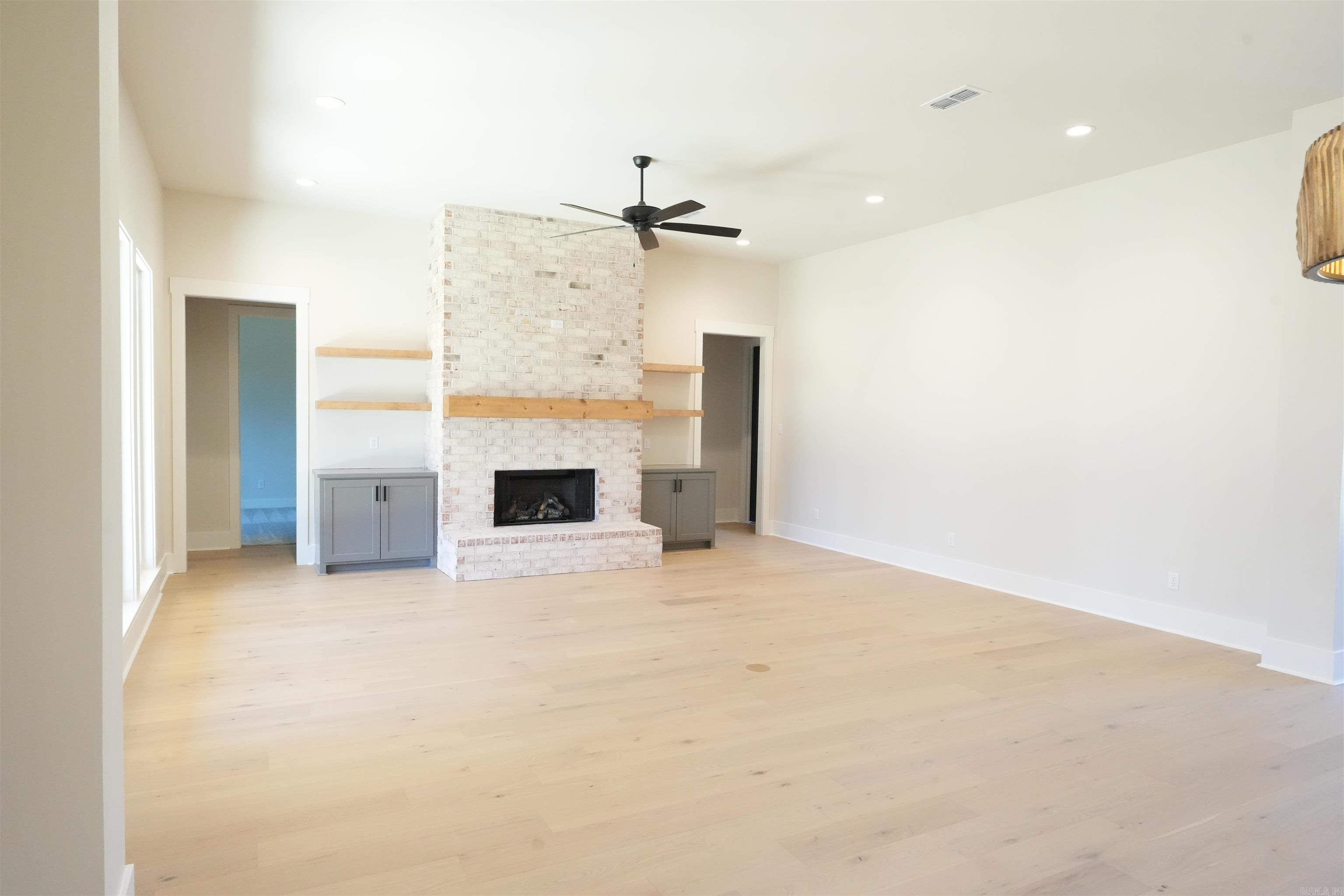 AVILLA MANOR - Residential