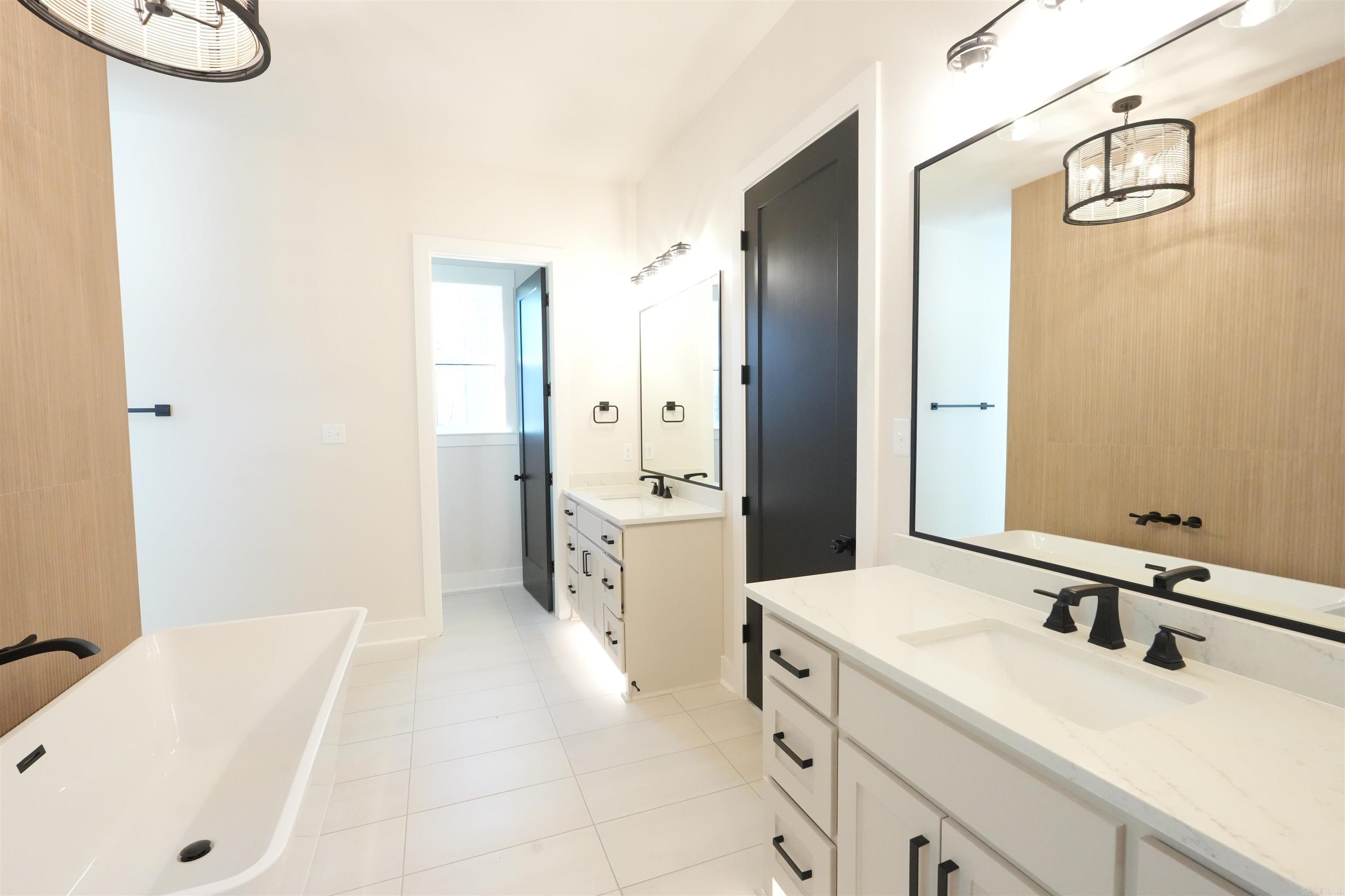 AVILLA MANOR - Residential