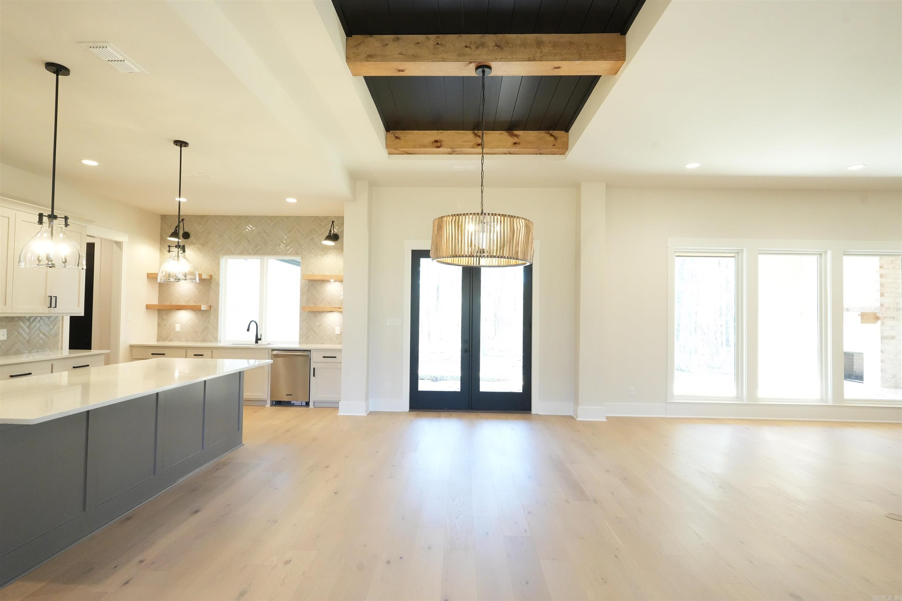 AVILLA MANOR - Residential