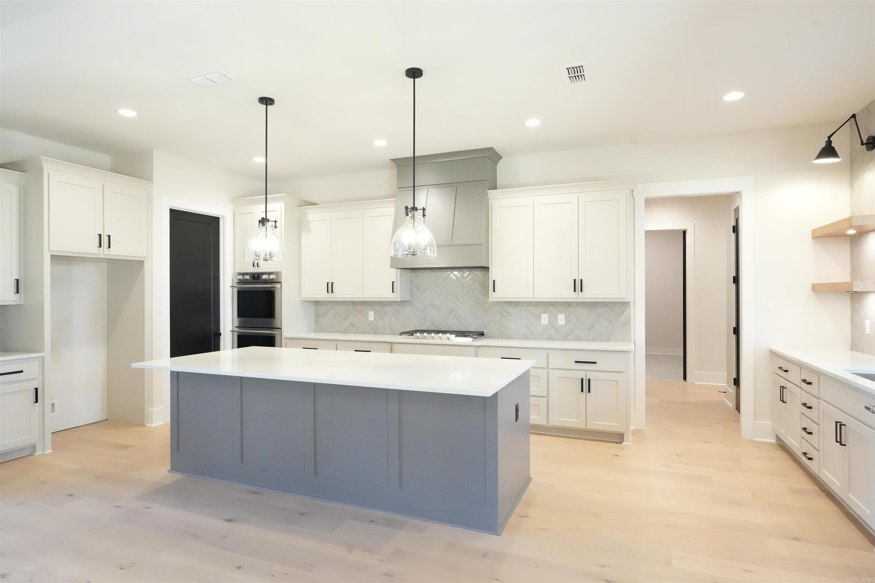 AVILLA MANOR - Residential