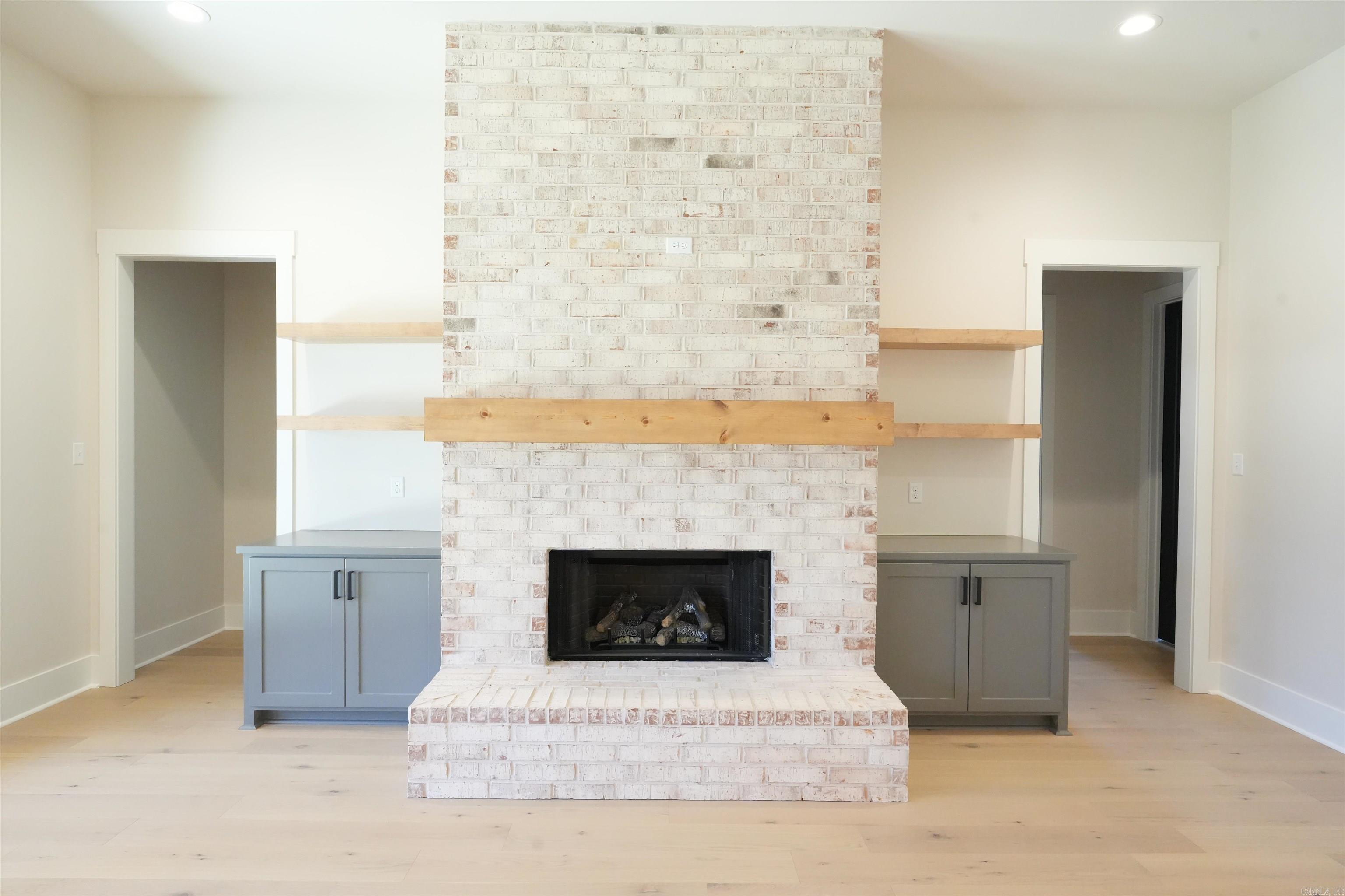 AVILLA MANOR - Residential