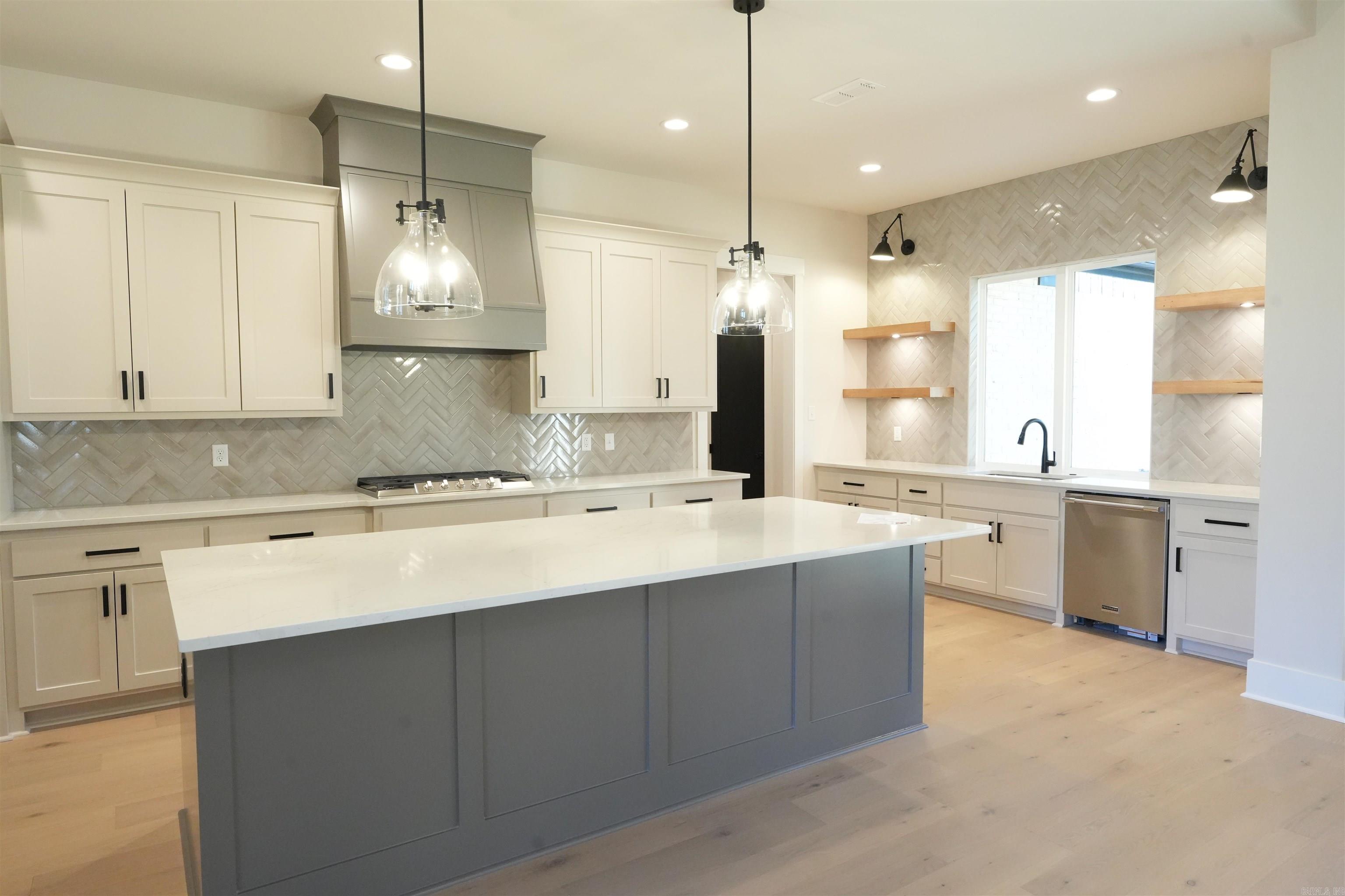 AVILLA MANOR - Residential