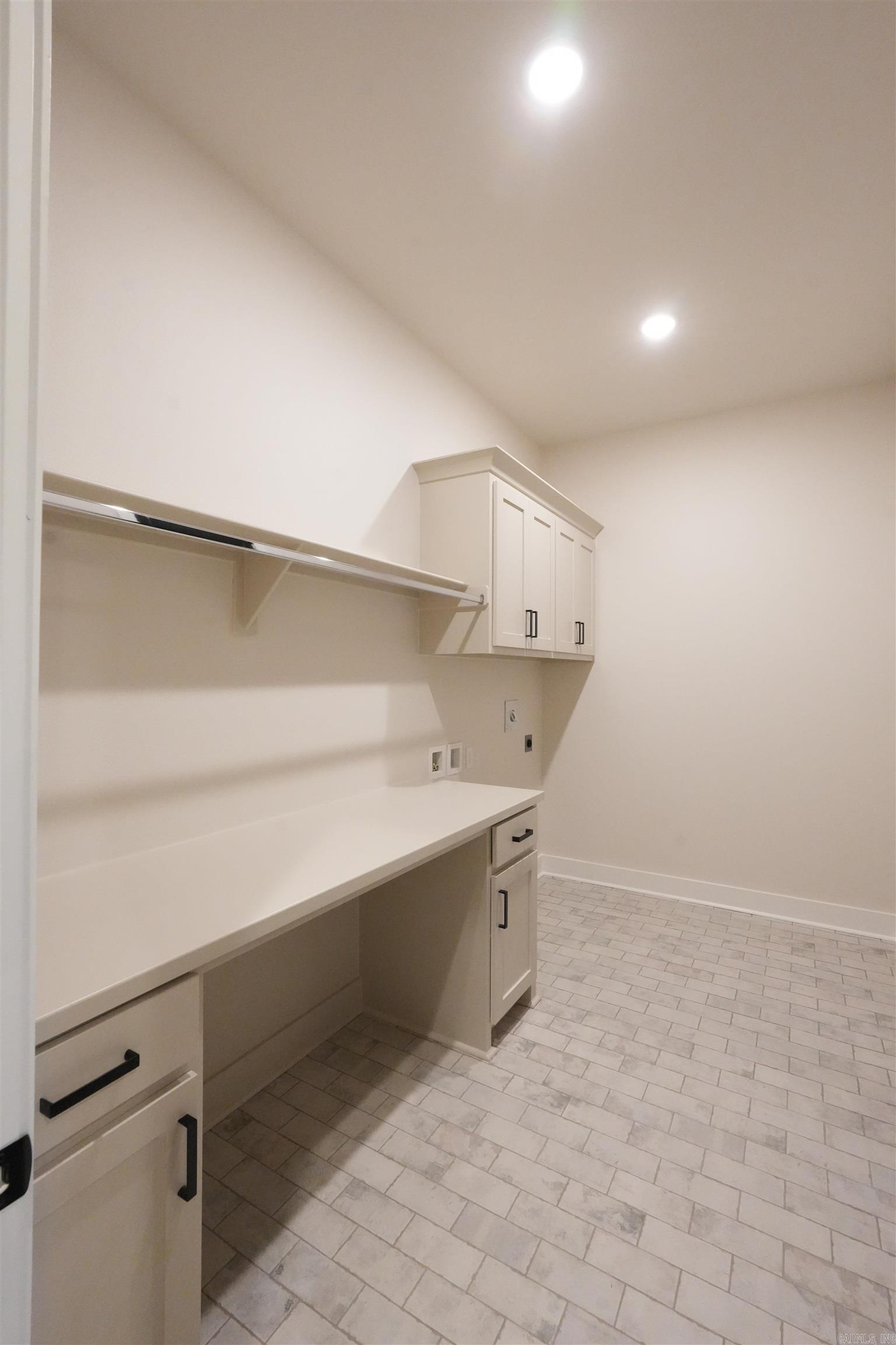 AVILLA MANOR - Residential