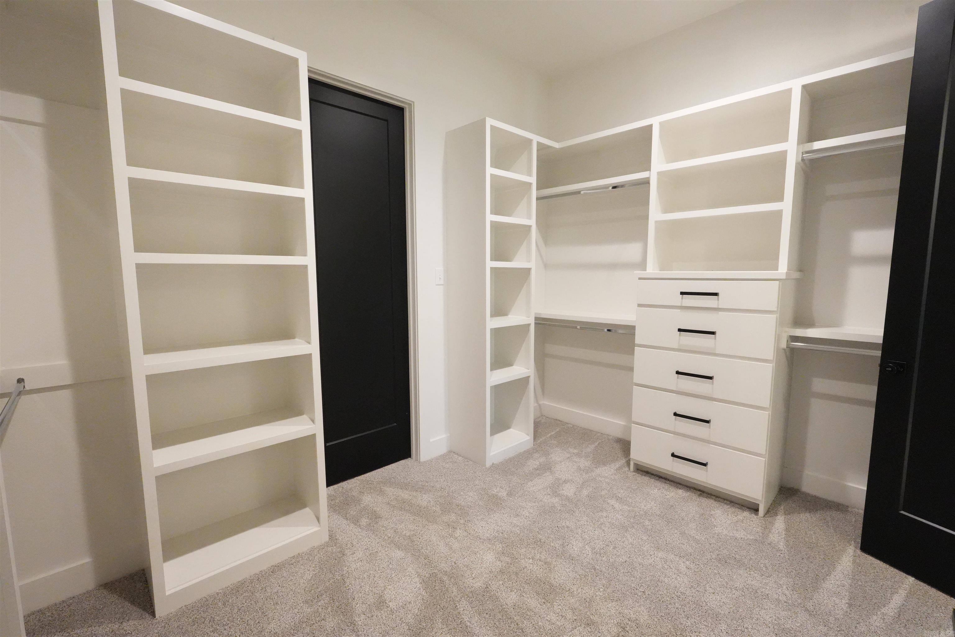 AVILLA MANOR - Residential