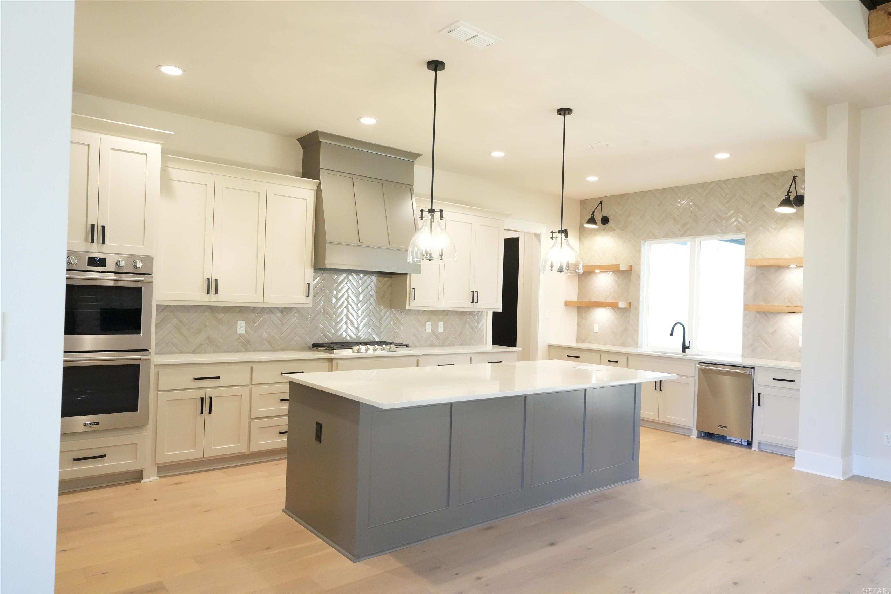 AVILLA MANOR - Residential