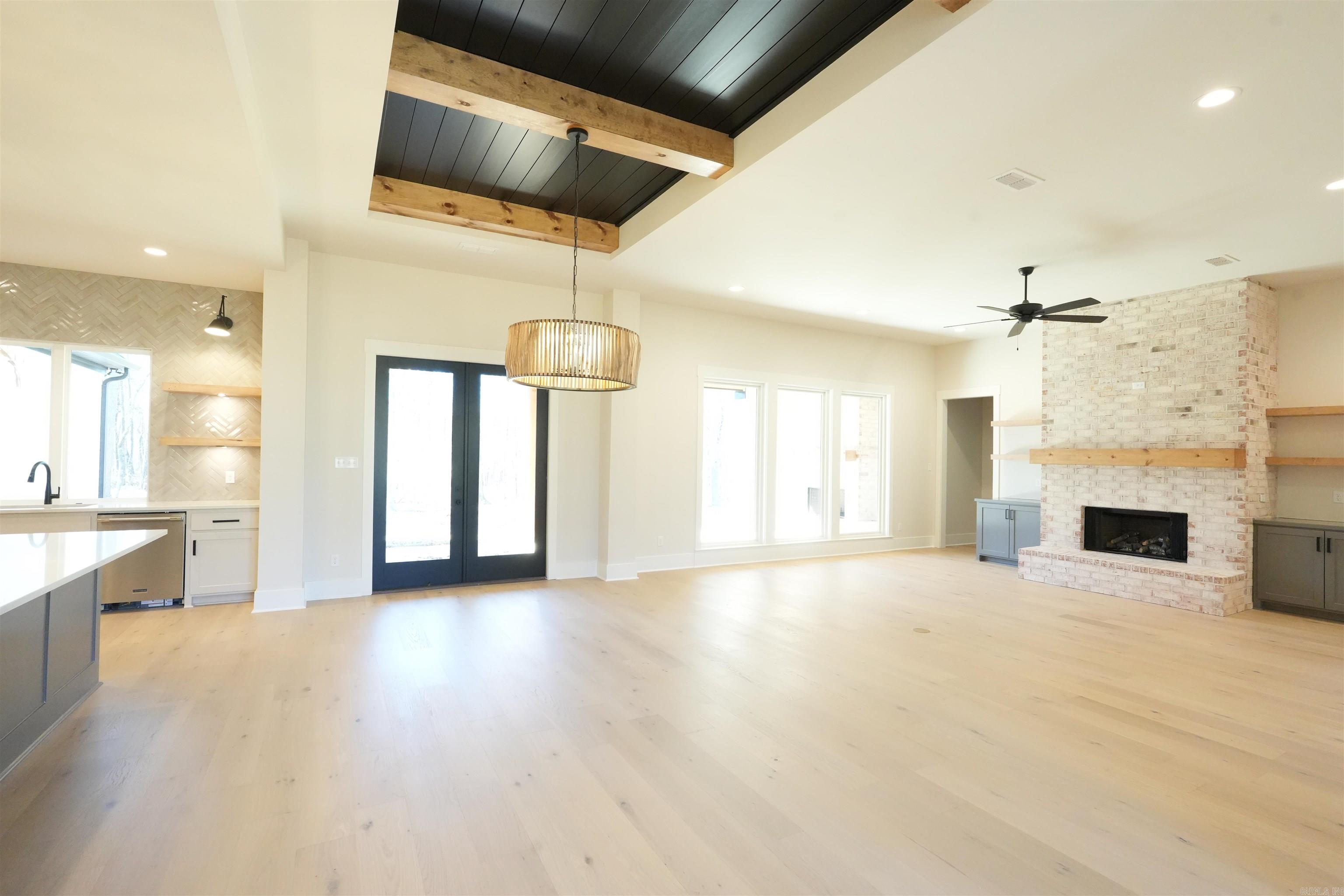 AVILLA MANOR - Residential