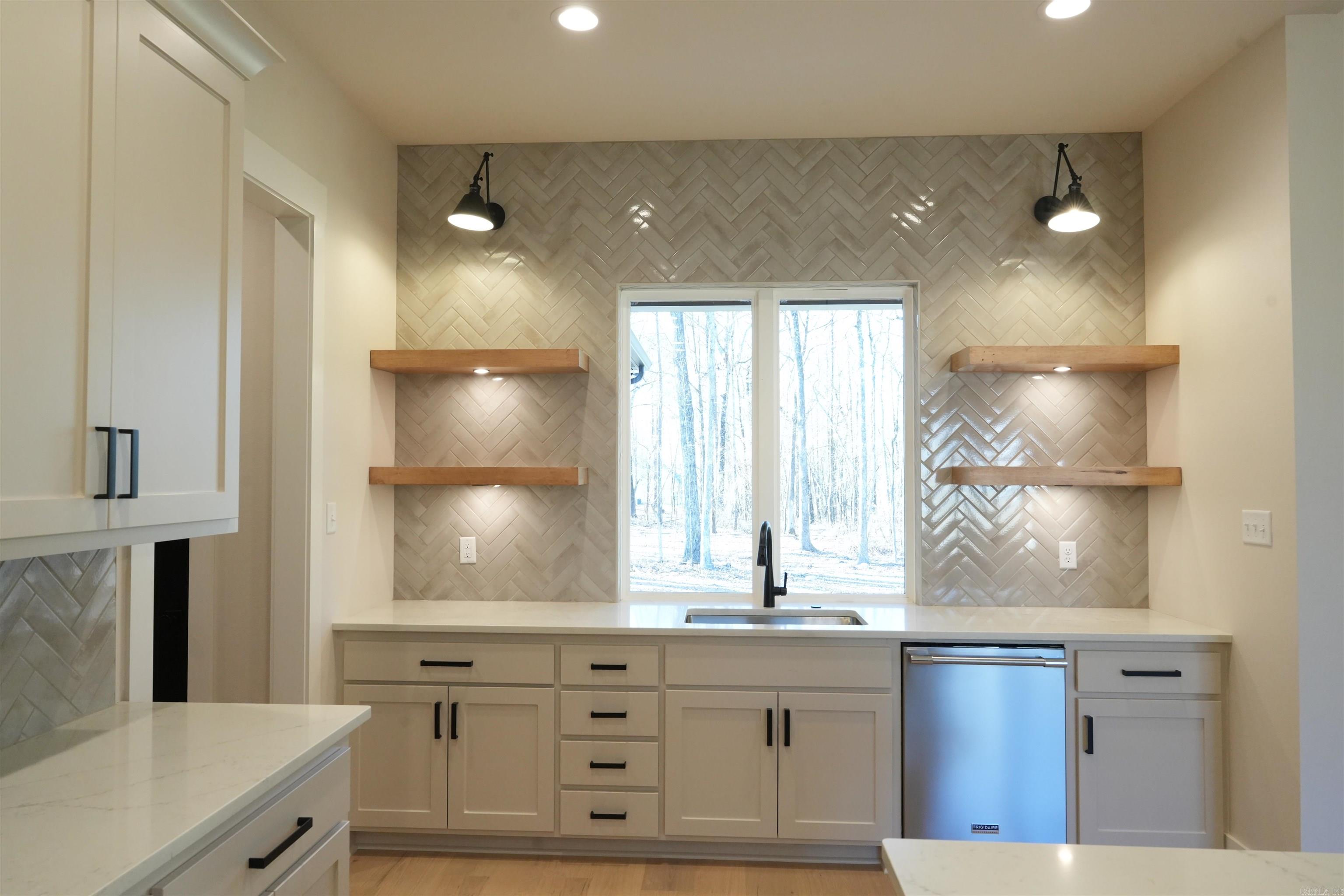 AVILLA MANOR - Residential