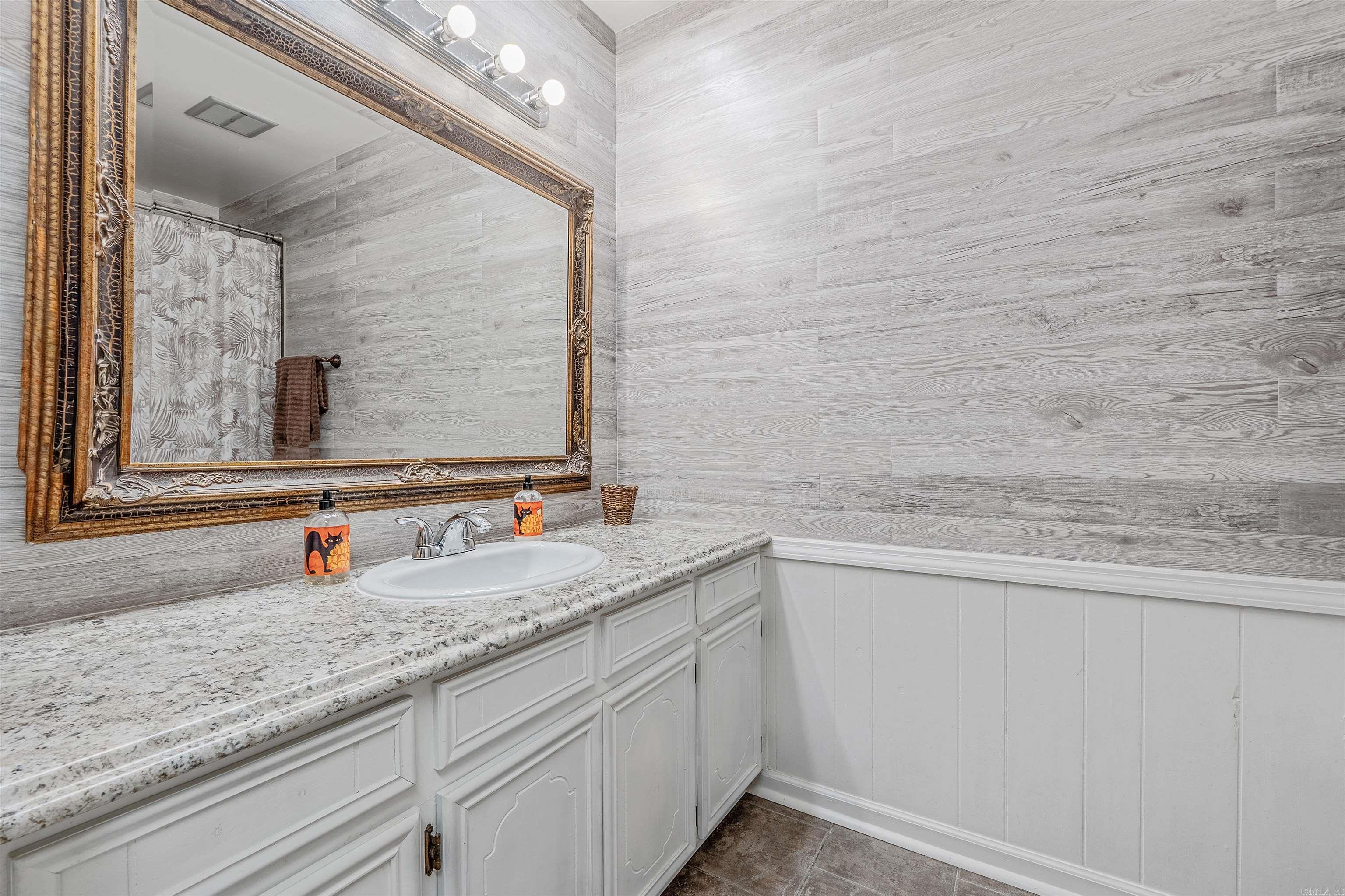 INDIAN HILLS - Residential