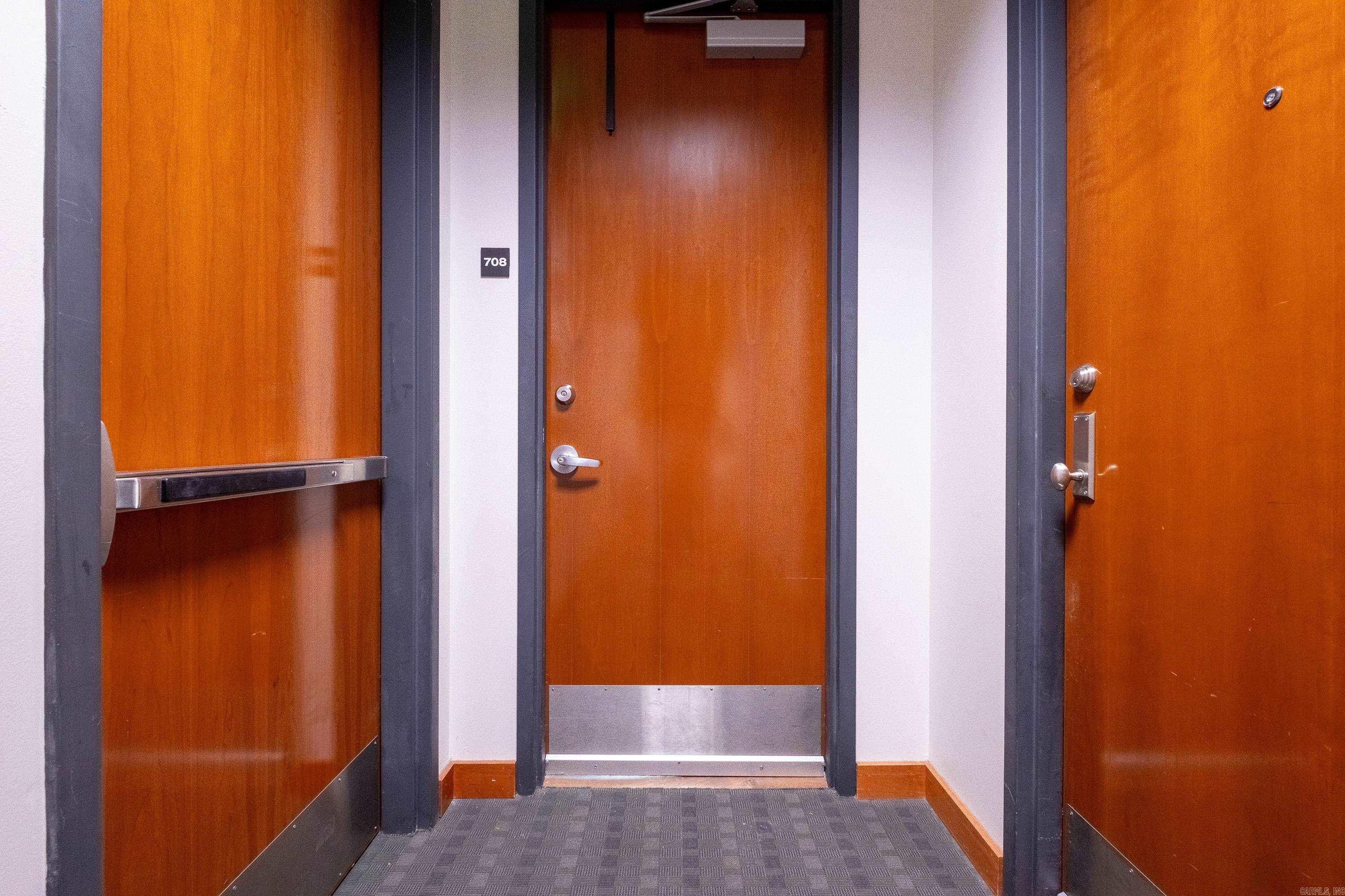 ARK CAPITOL COMMERCE CTR HPR - Residential