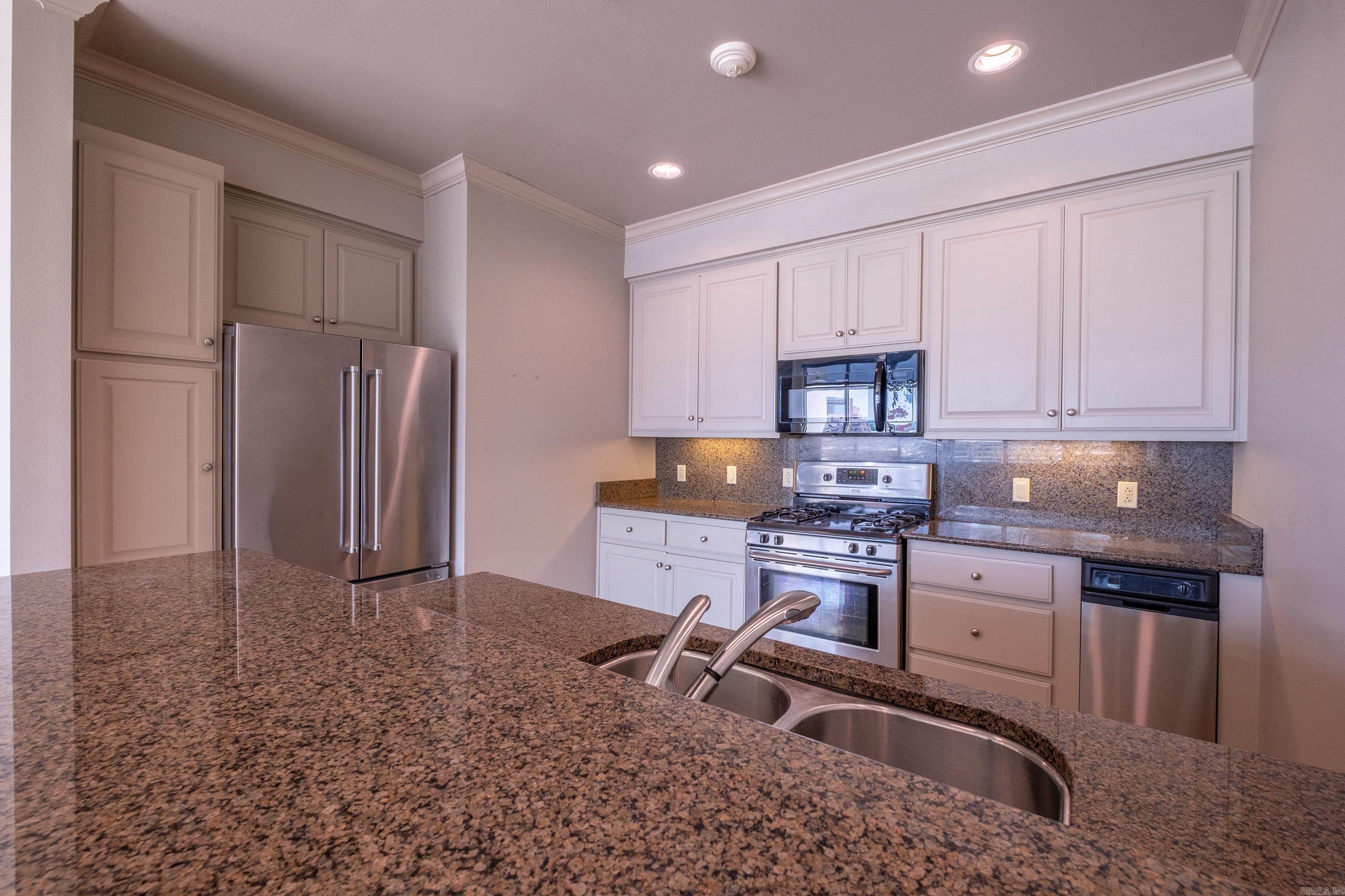 ARK CAPITOL COMMERCE CTR HPR - Residential