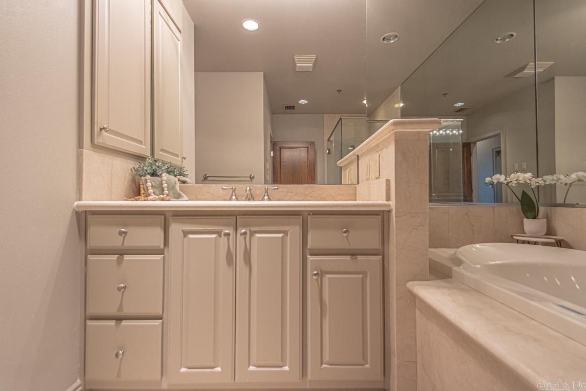 ARK CAPITOL COMMERCE CTR HPR - Residential