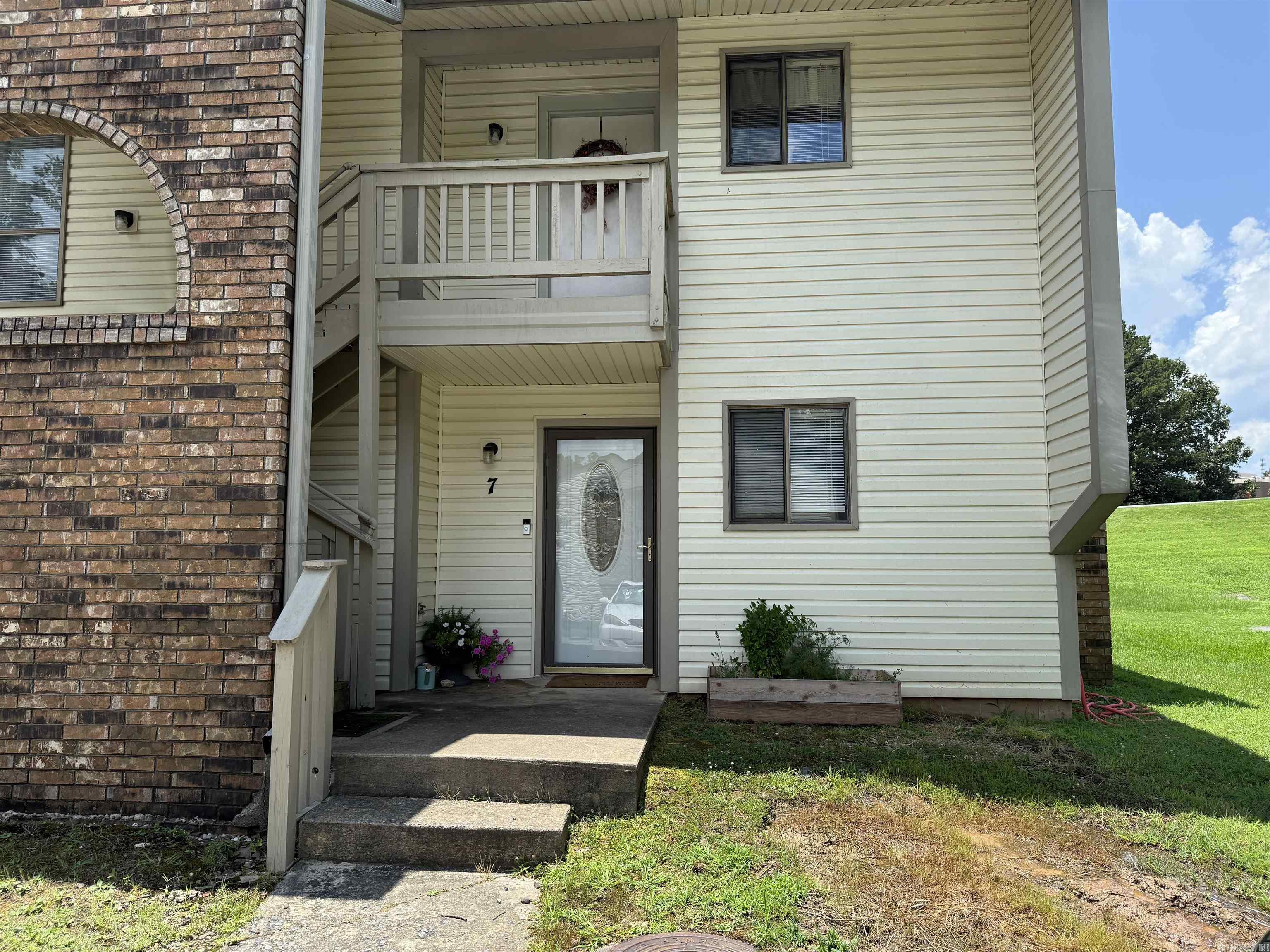 Super cute and full of value! 2br 2ba 1025sq ft lower level single story condo in Forest Edge. $137,500.00 Seller paying $750 of buyer's first year home warranty. Seller paying $2500 of buyer's closing costs (or rate buy down). Many updates inside in the last couple years: Laminate floors, updated paint, electric stove, dishwasher, fridge, washer & dryer all convey! This one is move in ready, just needs a new owner. Agent's see remarks. *Property is also currently listed for rent*