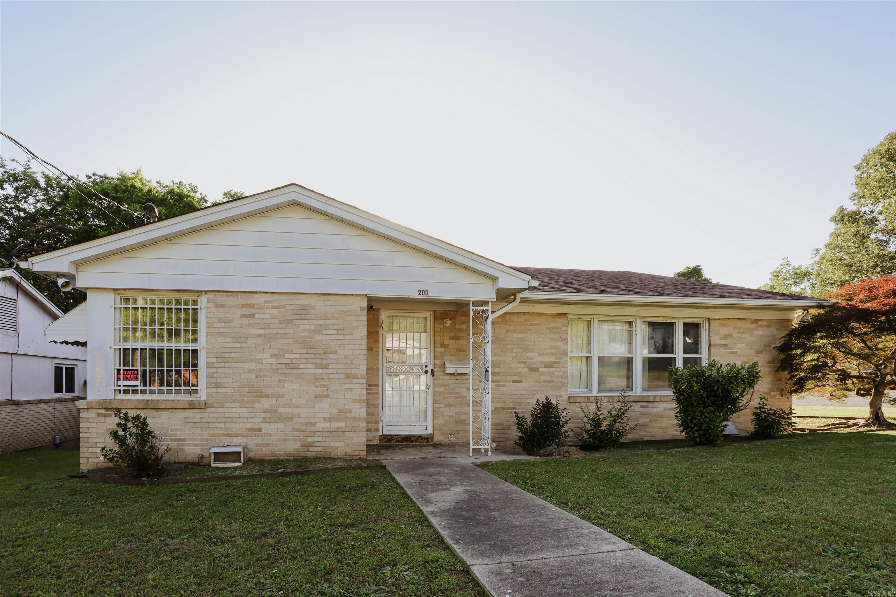 Welcome to this charming home in a prime location! This property is located only a few minutes away from downtown and Oaklawn Casino. It features a traditional layout with a cozy living area, functional kitchen, and ample yard space perfect for outdoor activities. A new roof was placed in 2022 and the home has a fresh coat of paint. This well-located home offers immense potential for any buyer looking for a blend of comfort and convenience in a friendly community.