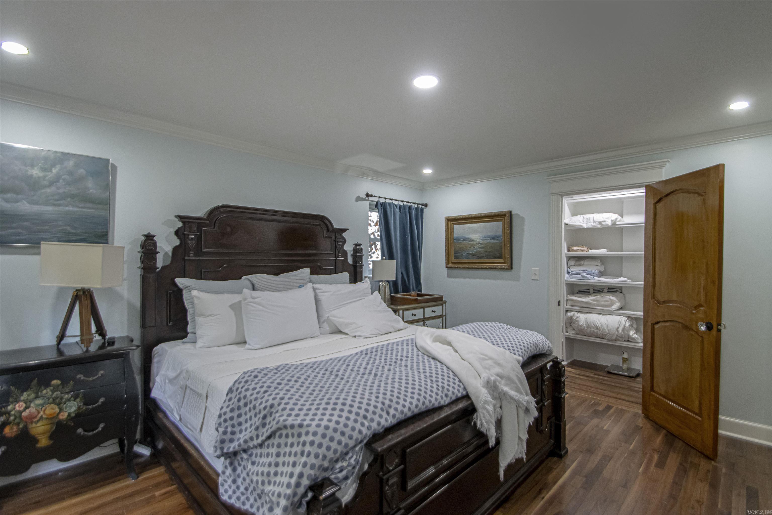 WILTON HGTS - Residential