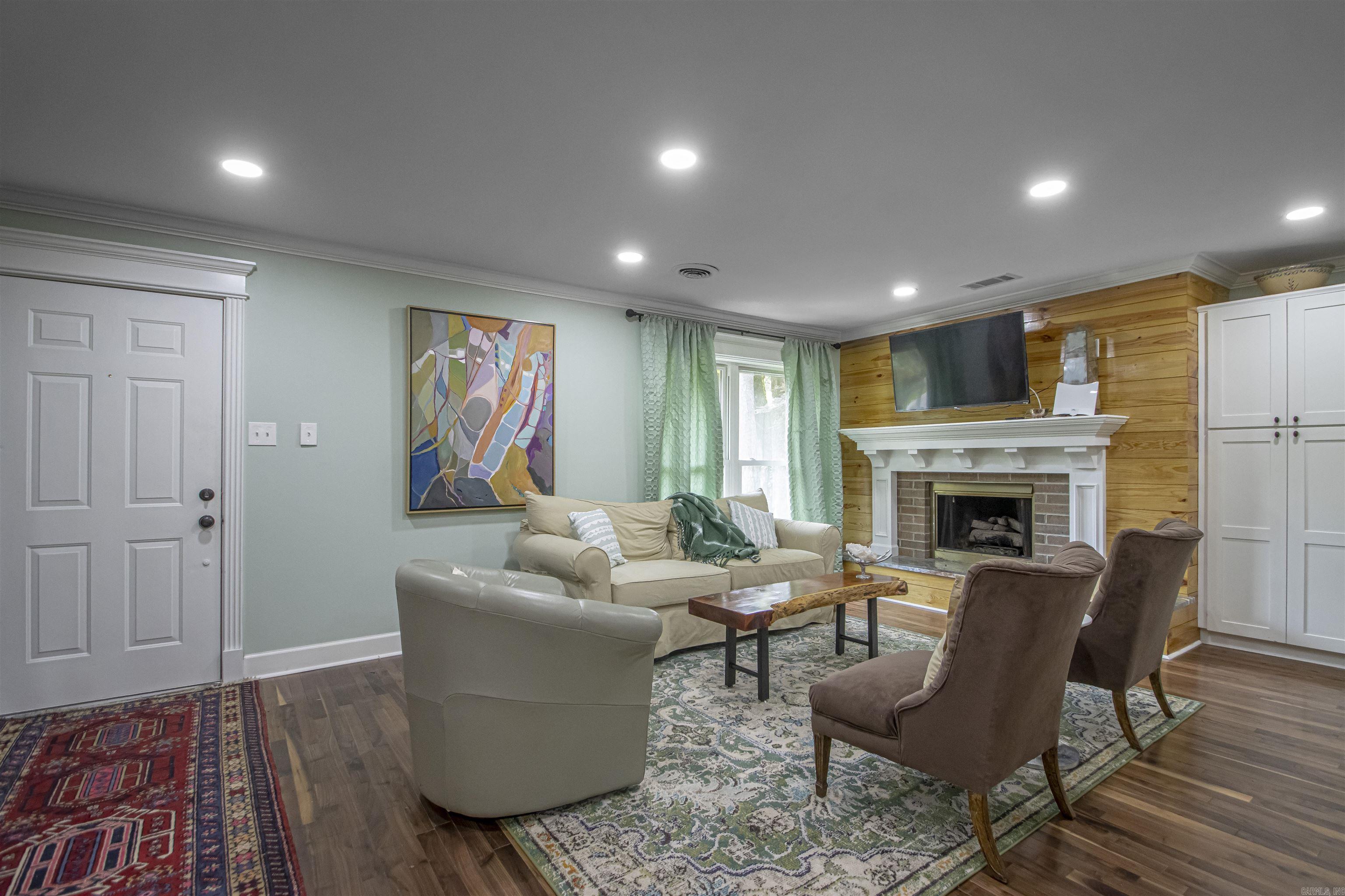 WILTON HGTS - Residential
