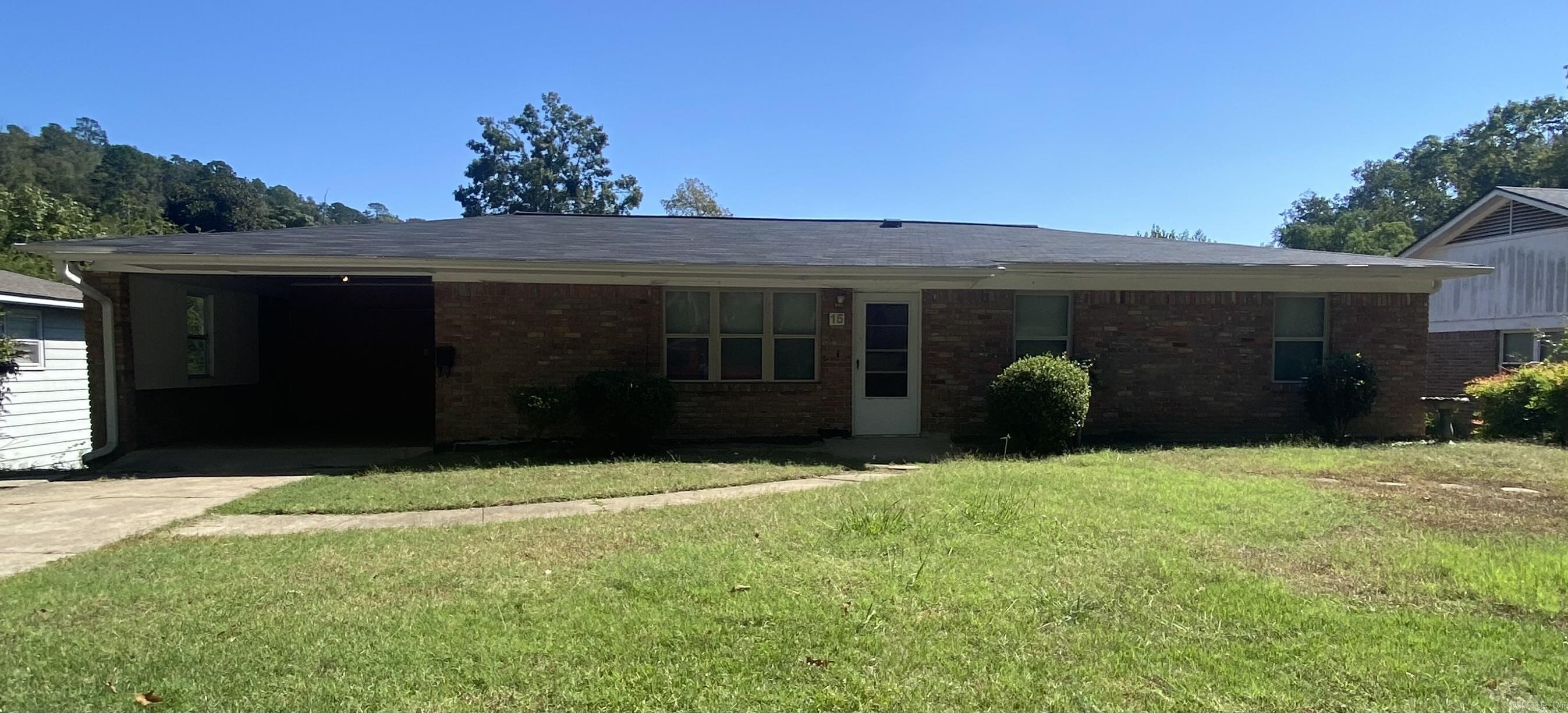 Move-in ready in Kingwood! 3 bed, 2 bath on the main, plus a downstairs bonus room with an extra bedroom, kitchen, half bath, and private access. Highlights include hardwood floors, a great deck overlooking a ravine, and a recently updated roof. The only thing missing is you—schedule your showing today!