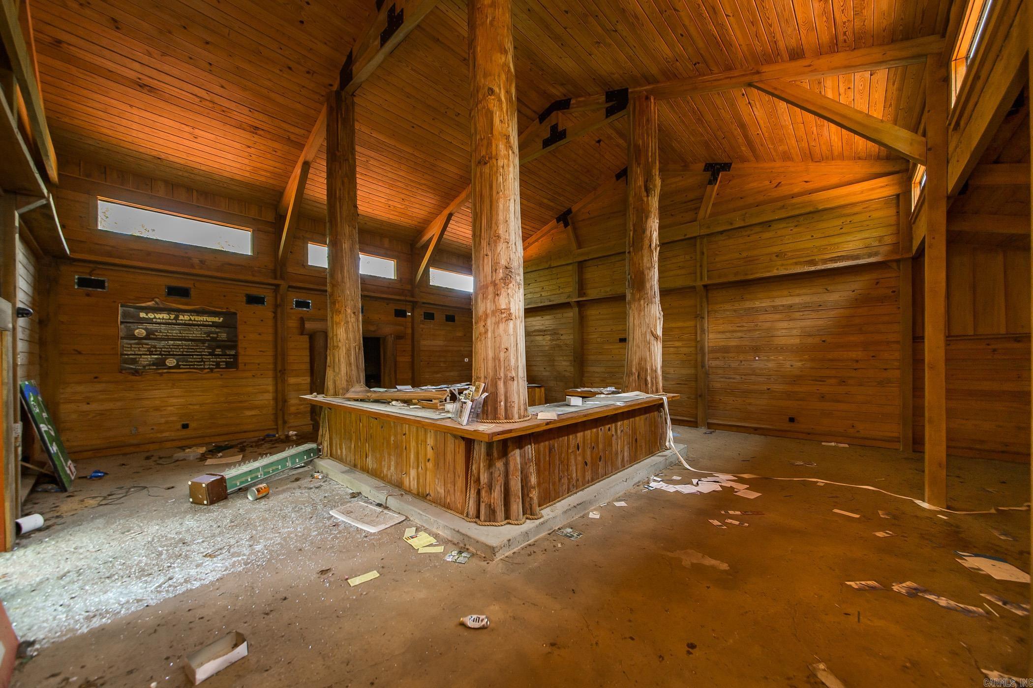 Metes & Bounds - Land