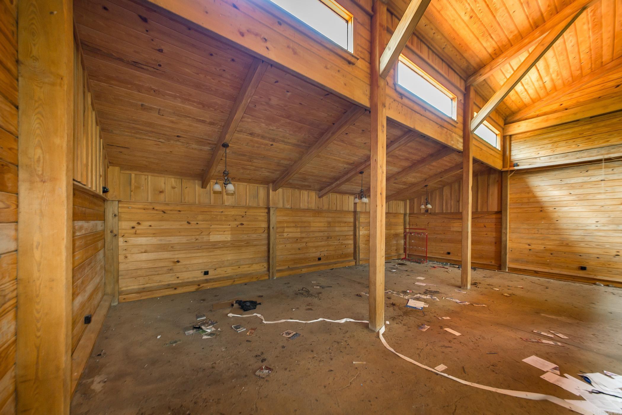 Metes & Bounds - Land