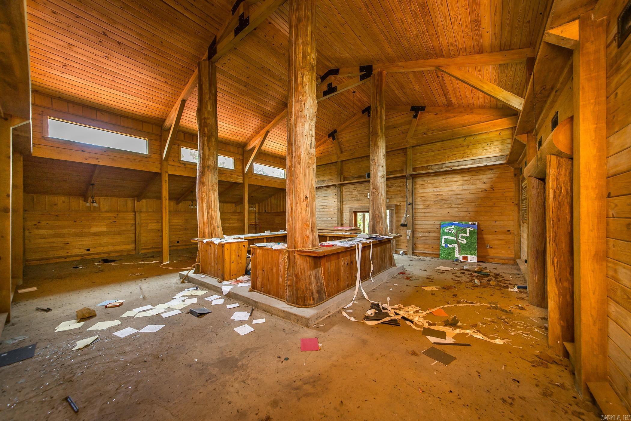 Metes & Bounds - Land