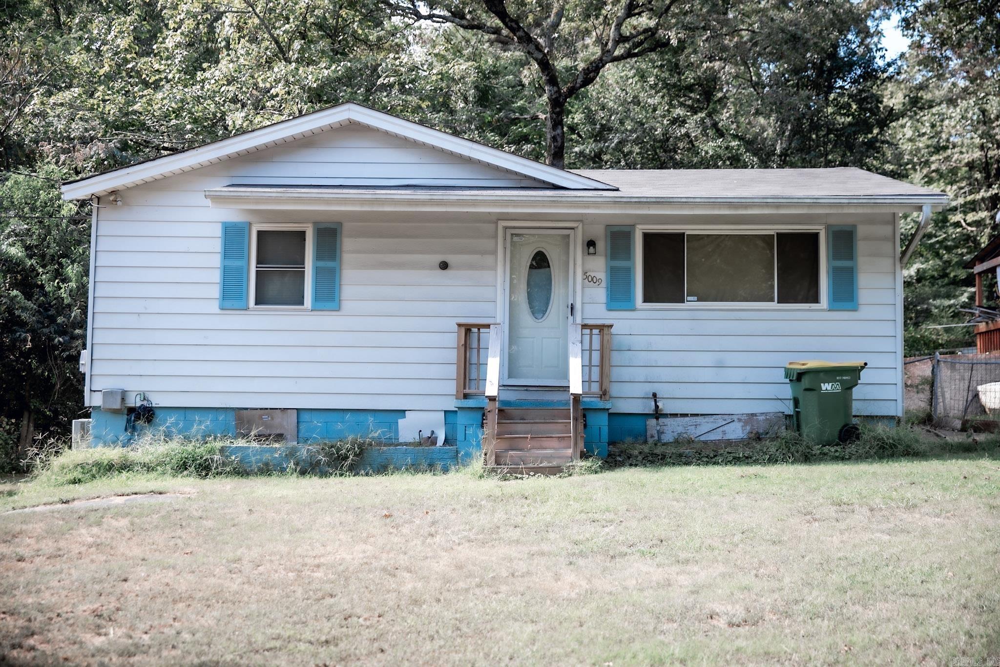 Calling all investors! Check out this great investment property. The roof, HVAC, and hot water heater have all been replaced within the past five years. It has a large front yard with plenty of space for parking. This cozy place is move in ready.