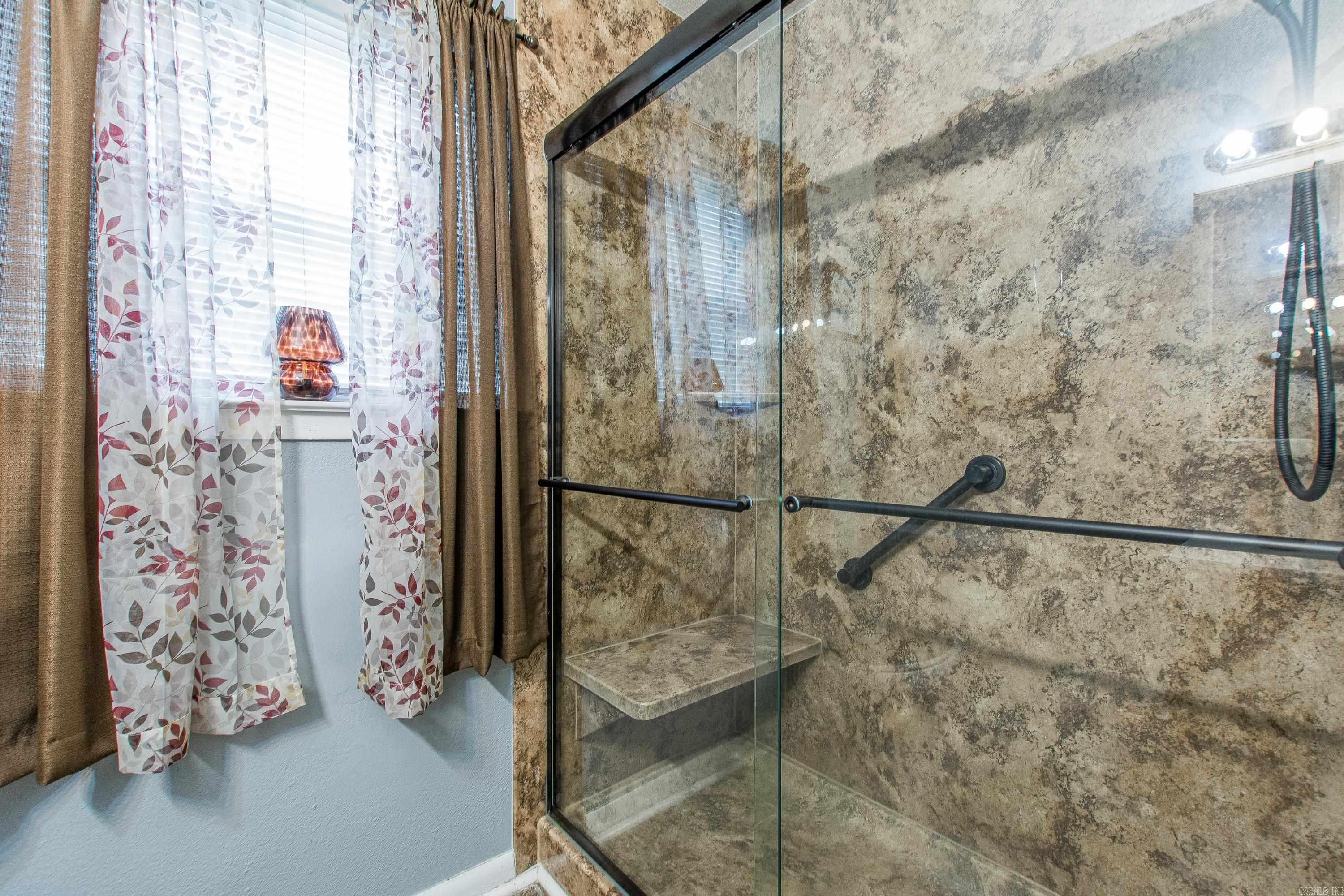 CASTLEWOOD - Residential