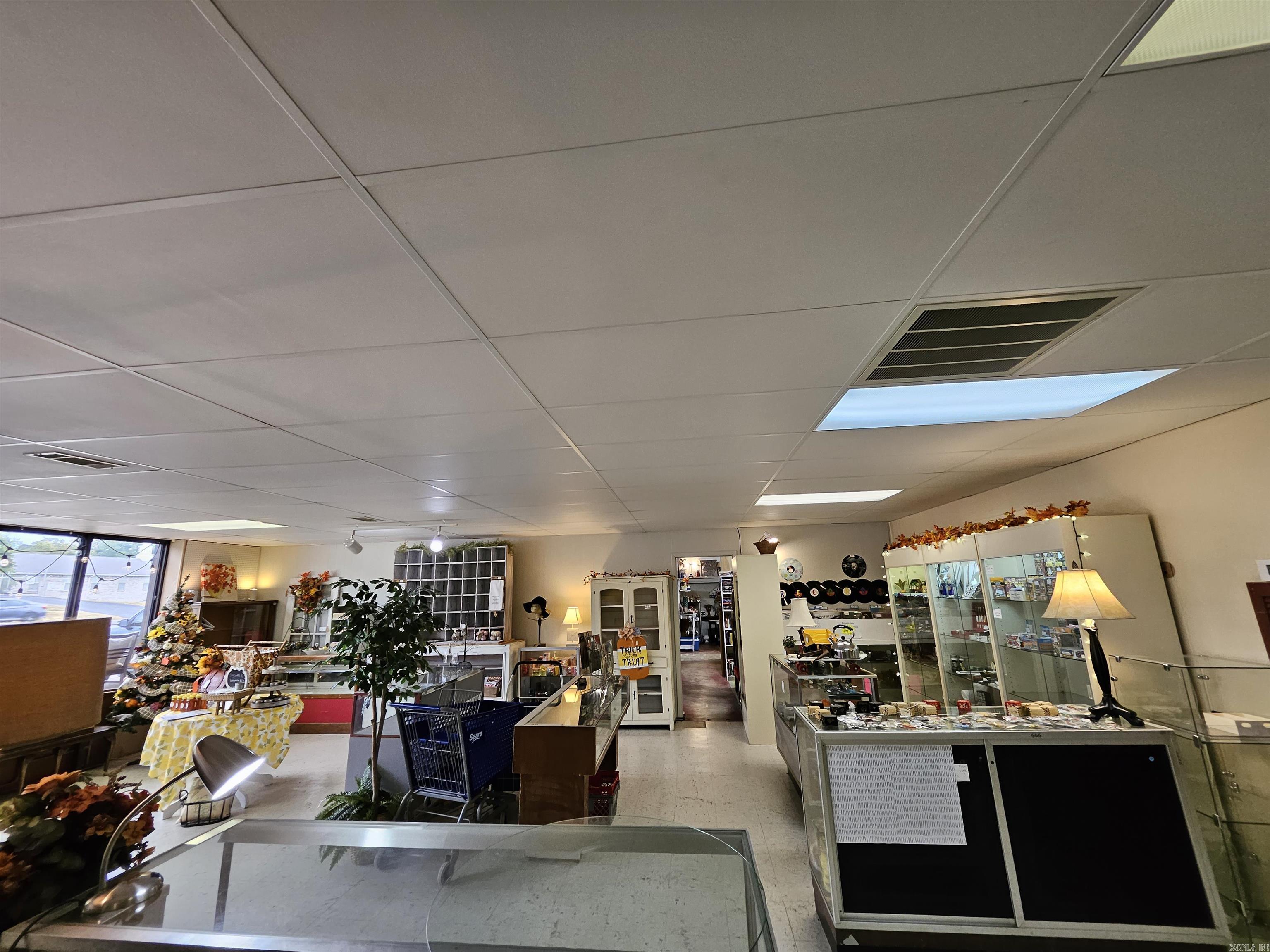 2N-11-6 - Commercial Sale