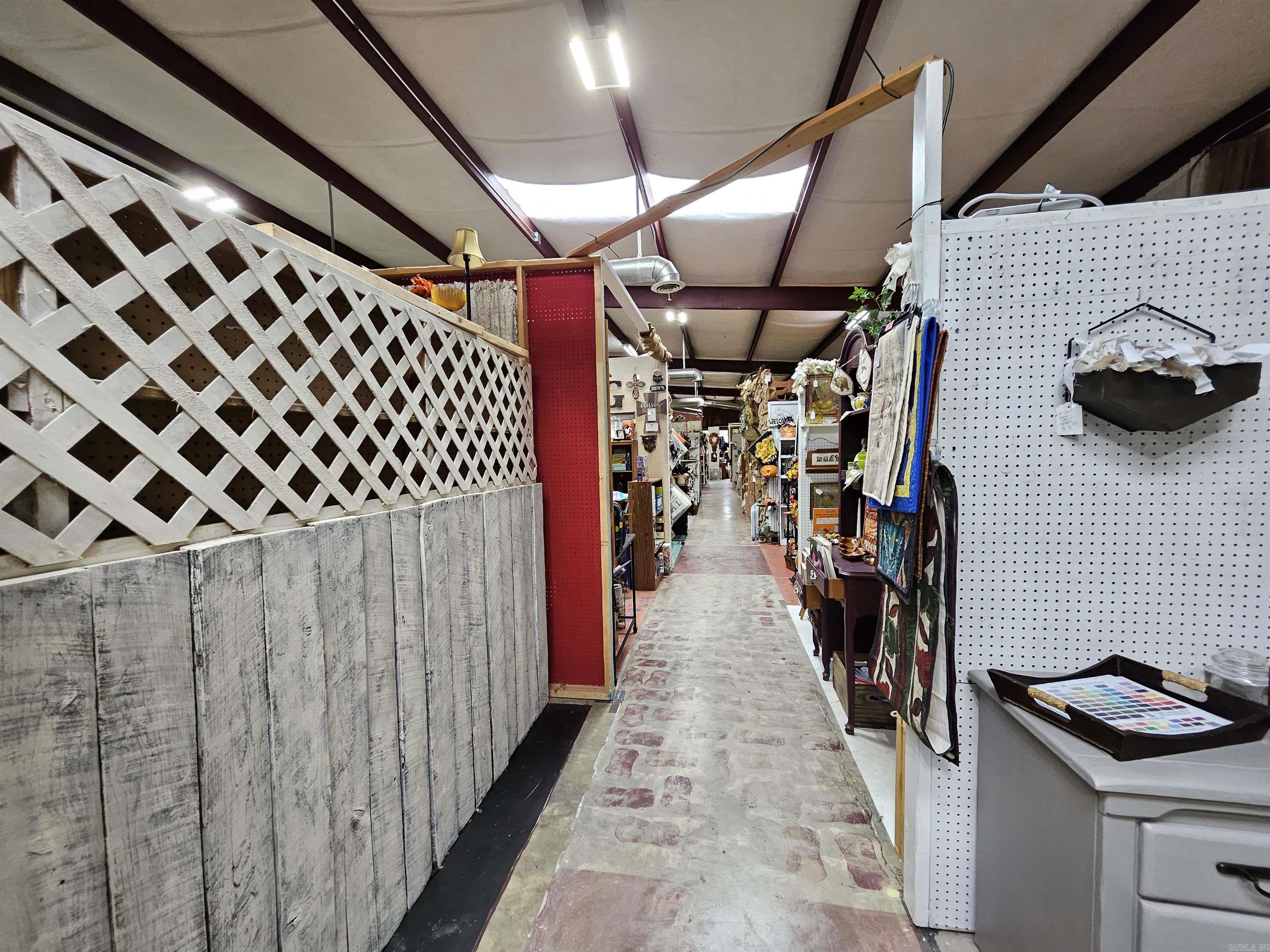 2N-11-6 - Commercial Sale