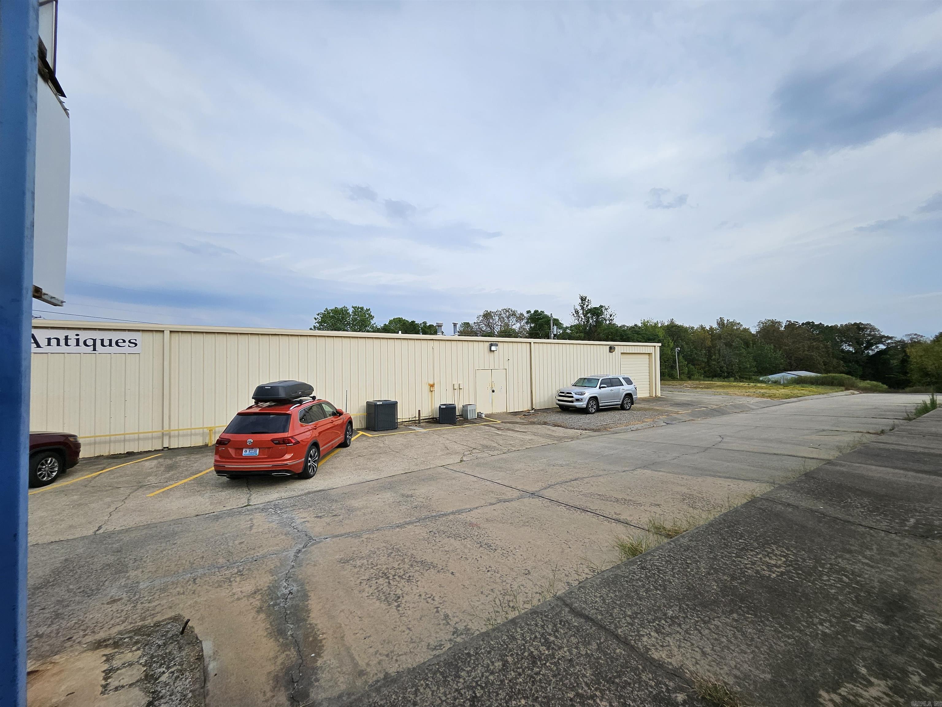 2N-11-6 - Commercial Sale