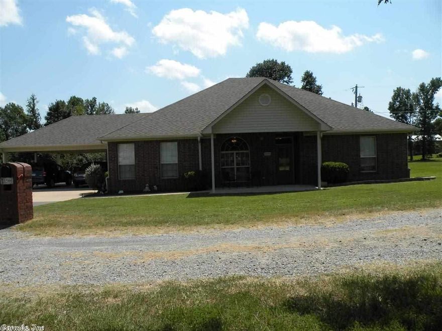 Spacious country living at its best -tucked away in a quiet area yet minutes to freeway. Nice open floor plan with large living room with tray ceiling, office nook, & dining room. 3 bedrooms (each with walk in closet) 2 bathrooms (one with walk-in shower & seat). Fantastic master bathroom. Kitchen has breakfast bar & Corian counter tops. All kitchen appliances convey. Large pantry & laundry room. Back patio area & fenced yard great for children to play. Home warranty offered. Agents see remarks. Call today!