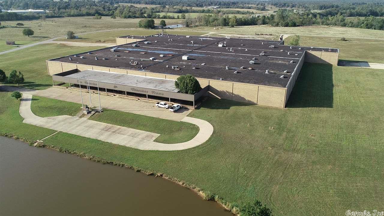 Large manufacturing Building on 30 +/- Acres - Prime Location! Building is 277,000 sq ft w/244,000 sq ft on main floor & 33,000 sq ft in second level. Features 11 truck doors for loading/shipping 3 exterior loading stations. 22.5 Warehouse clear ceiling height. Space can be divided with lots of potential uses. Zoned commercial/industrial. City water & sewer, 1 foot thick concrete flooring, 500 DVA; 3-phase; 277/480 power capacity, LED lighting & so much more! Adjoining acreage available, priced separately.