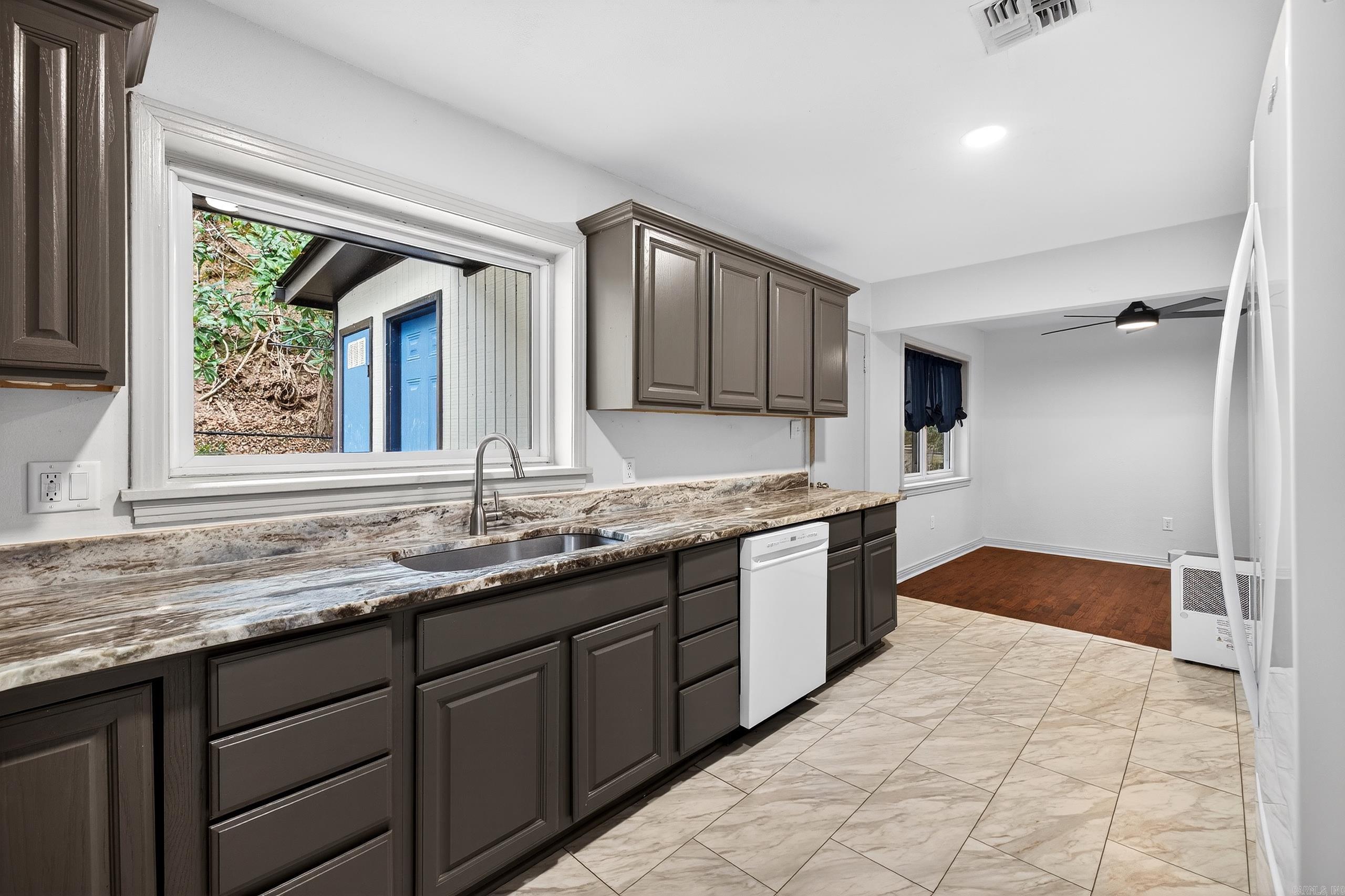 EDDY & LONGINOTTI - Residential