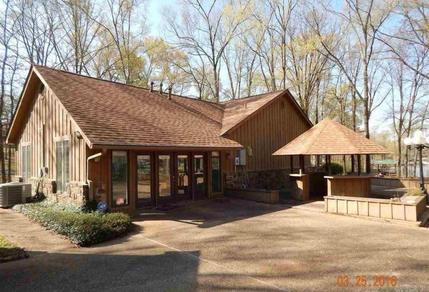 Great Lake Hamilton house
