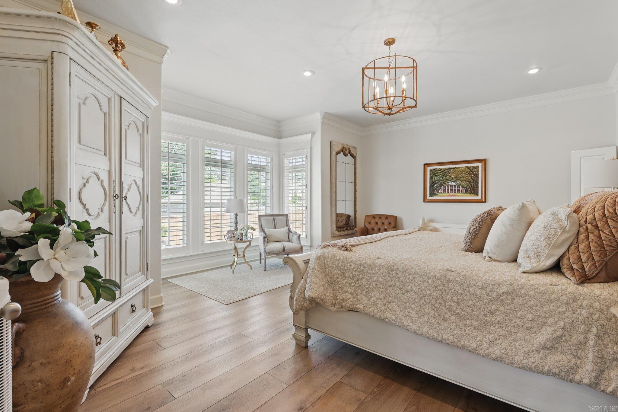 LONGHILLS VILLAGE - Residential