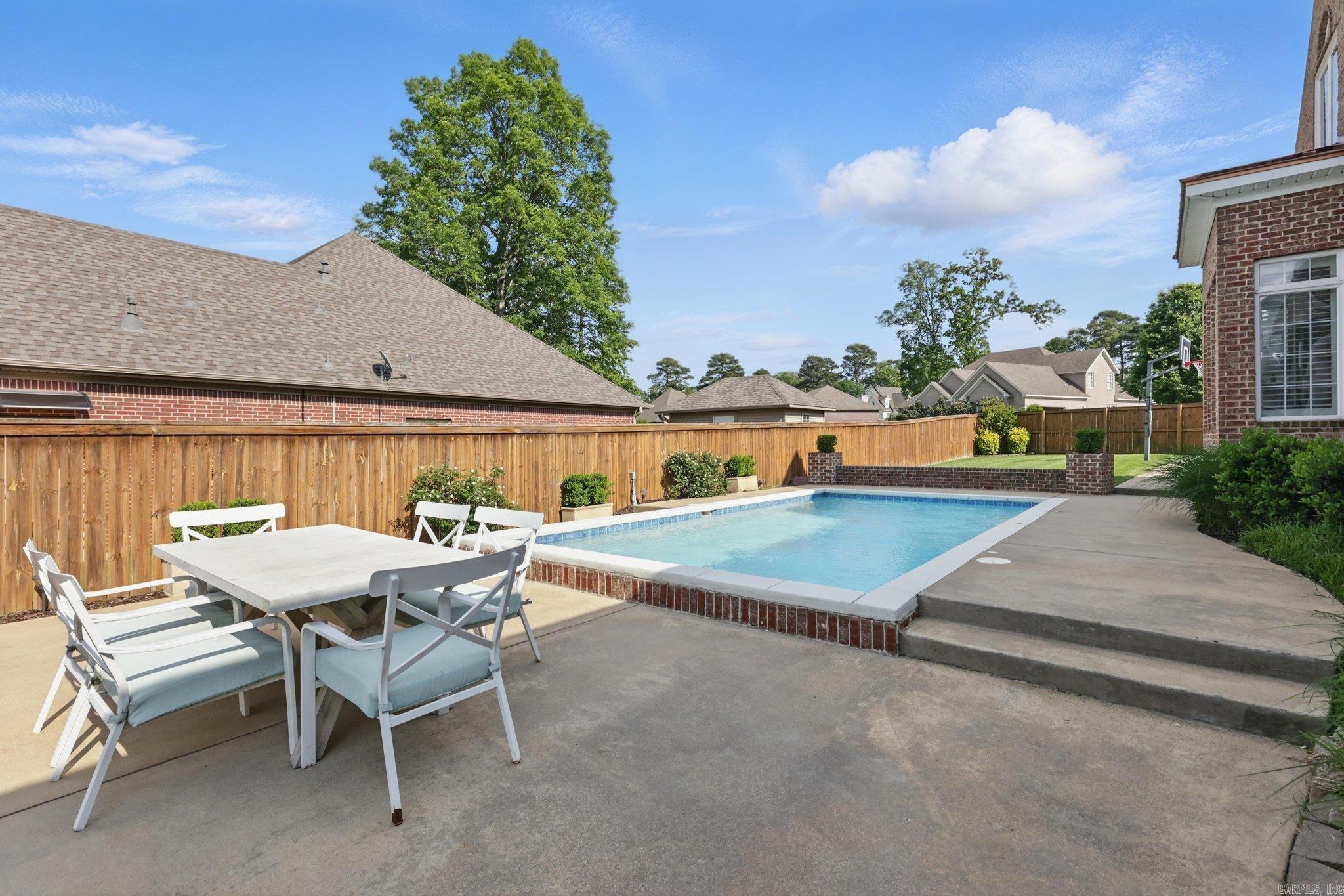LONGHILLS VILLAGE - Residential