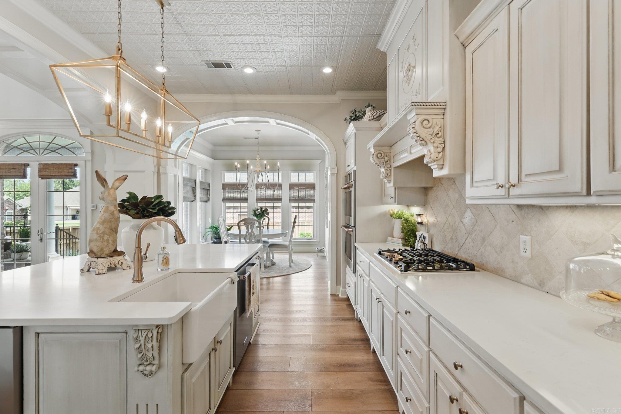 LONGHILLS VILLAGE - Residential